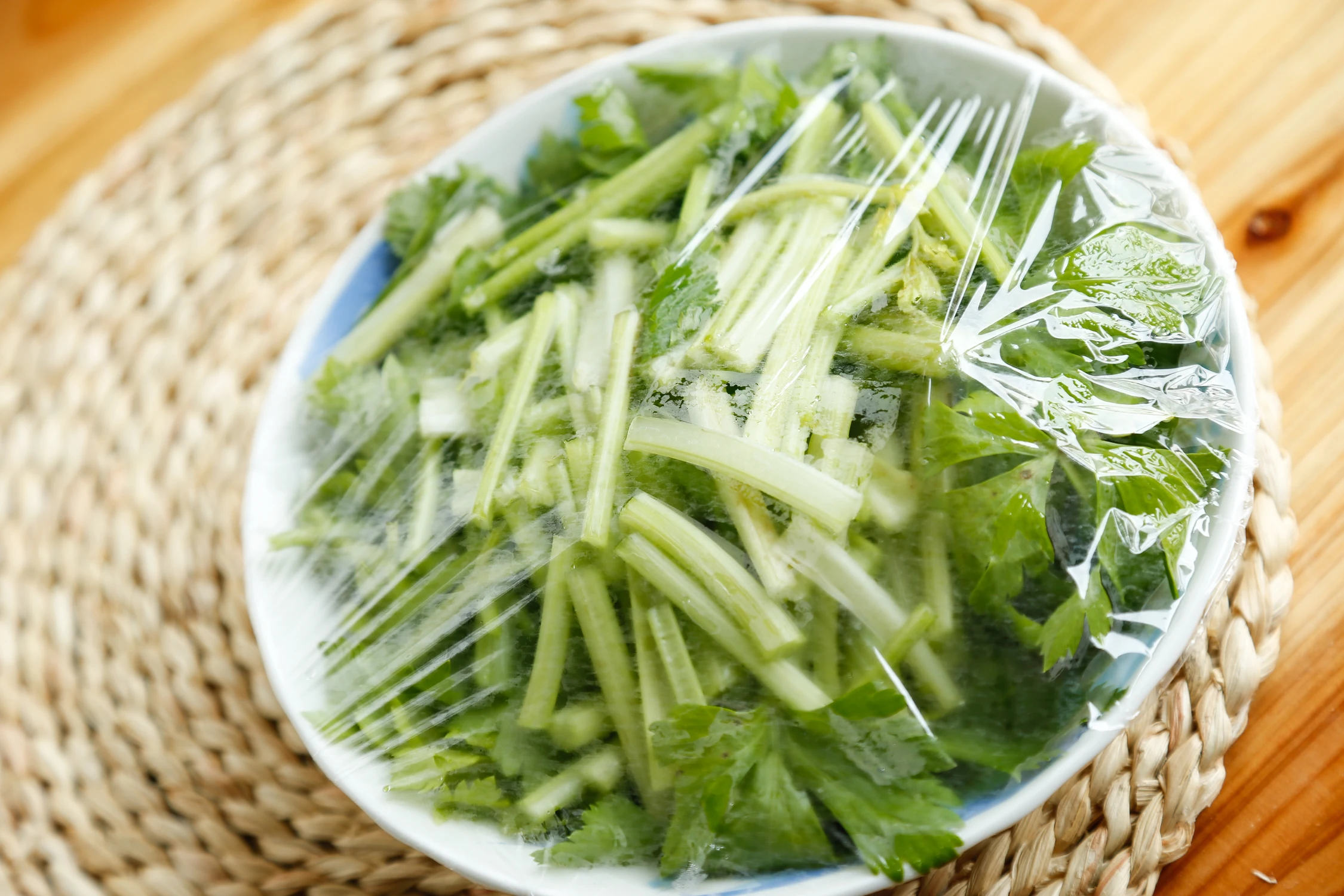 Heavy Duty Clear PE Stretch Wrap Plastic Shrink Film Roll Durable Food Wrap for Packing and Moving