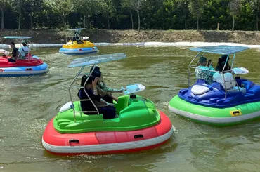 Factory price adult electric motorized water bumper boat for sale