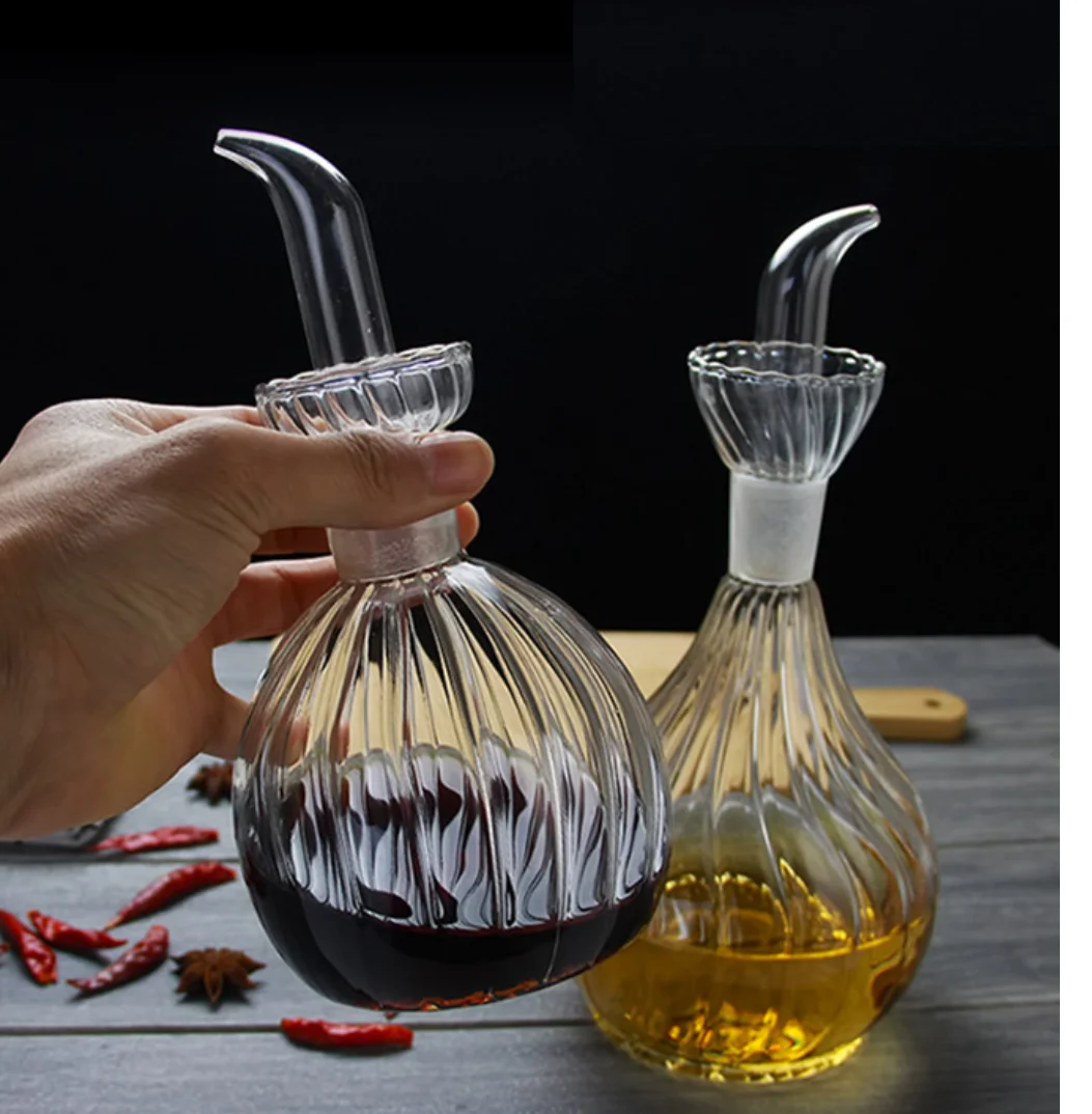 Factory wholesale household large capacity pear-shaped high borosilicate Pyrex liquid seasoning bottle striped sauce vinegar pot