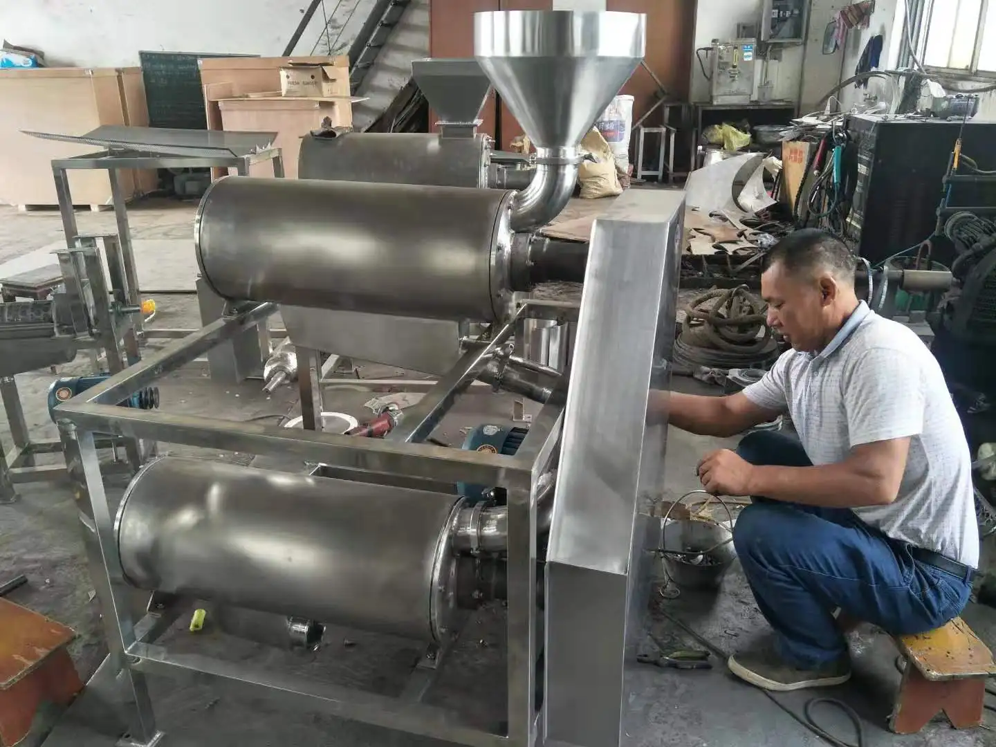 Tomato mango juice pulping seeds extracting fruit pulp juice making machine