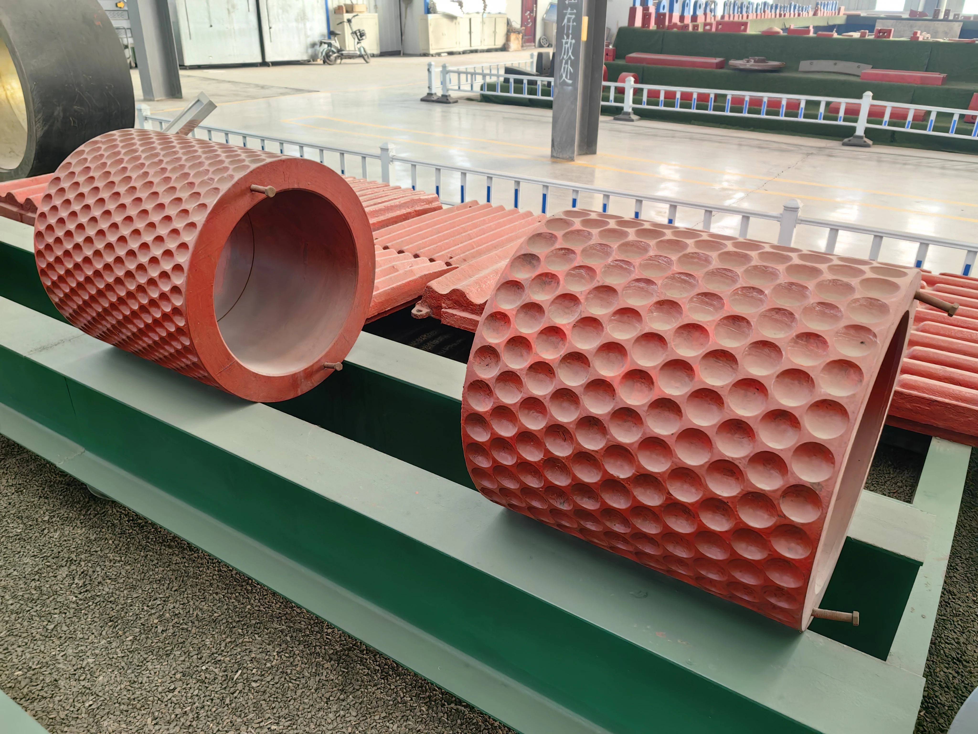 Chinese Manufacturers High Quality Good Wear Resistance Alloy Steel Crusher Dimpled Roller Shell