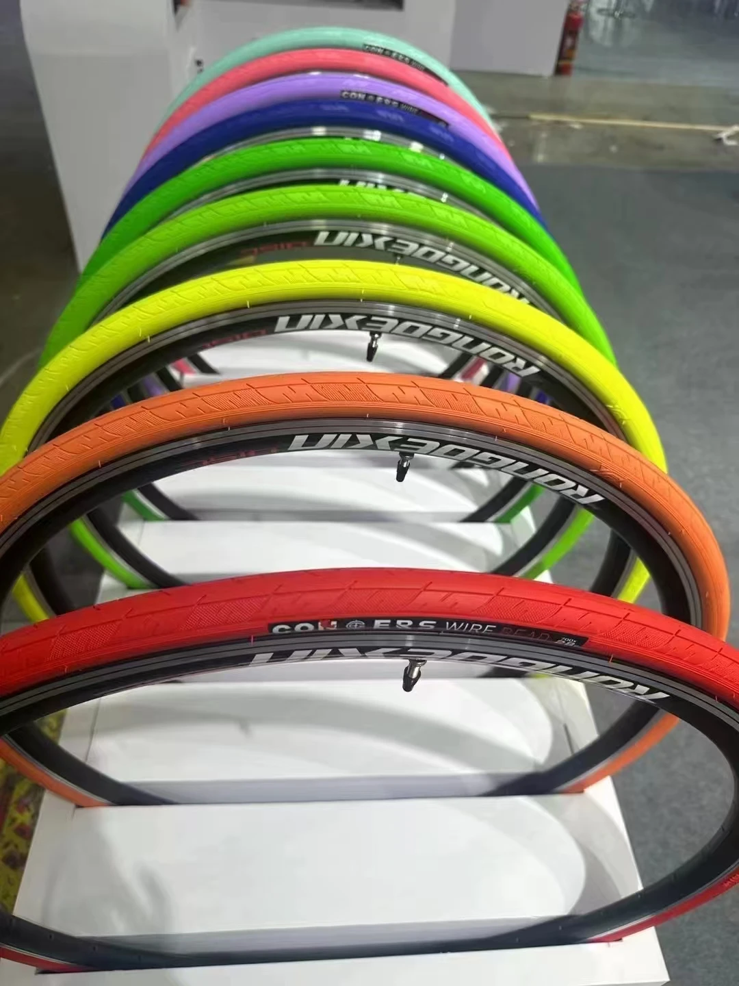 Wholesale hot sale Bicycle Tyre Durable Anti-skid Big Size 20*2.40 20*2.3 20*2.125 BMX outside tire show bicycle color tires