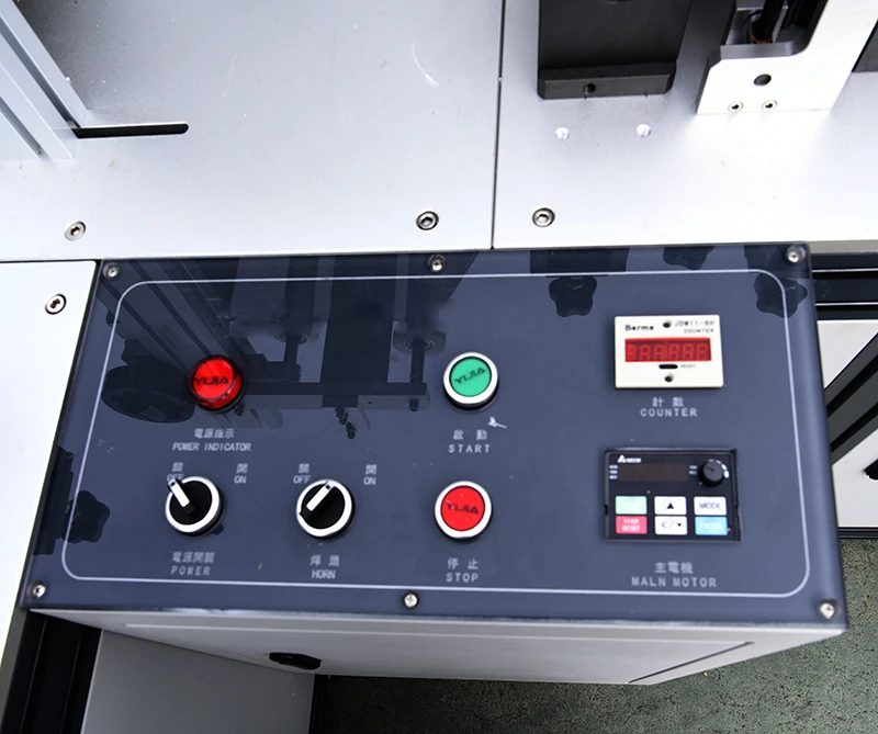Nonwoven 3D face mask machine for making 4 layers mask