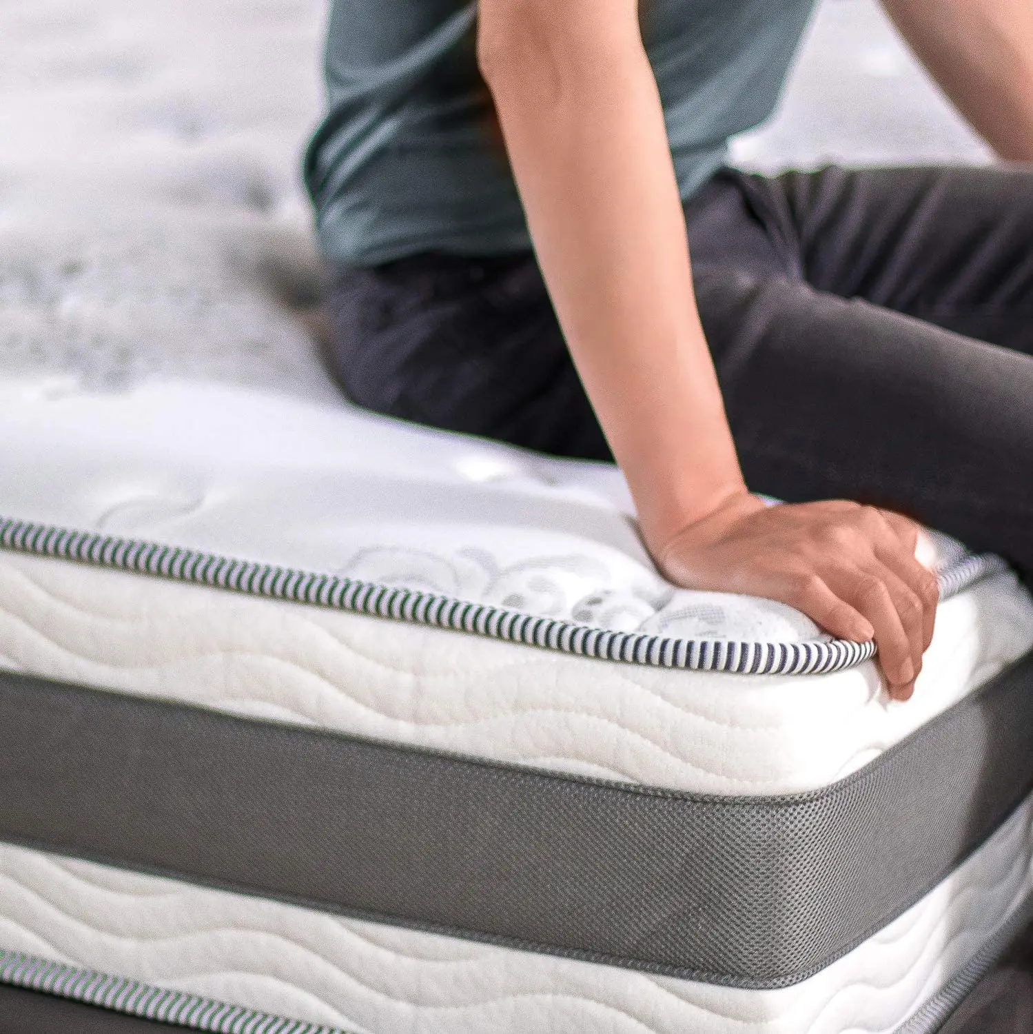 OEM memory foam mattress wholesale euro top natural queen king size hotel pocket latex spring mattress rolled up in a carton box