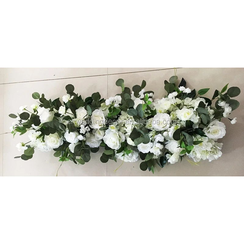 Превосходный фон с изображением стола и цветов для украшения вечеринки