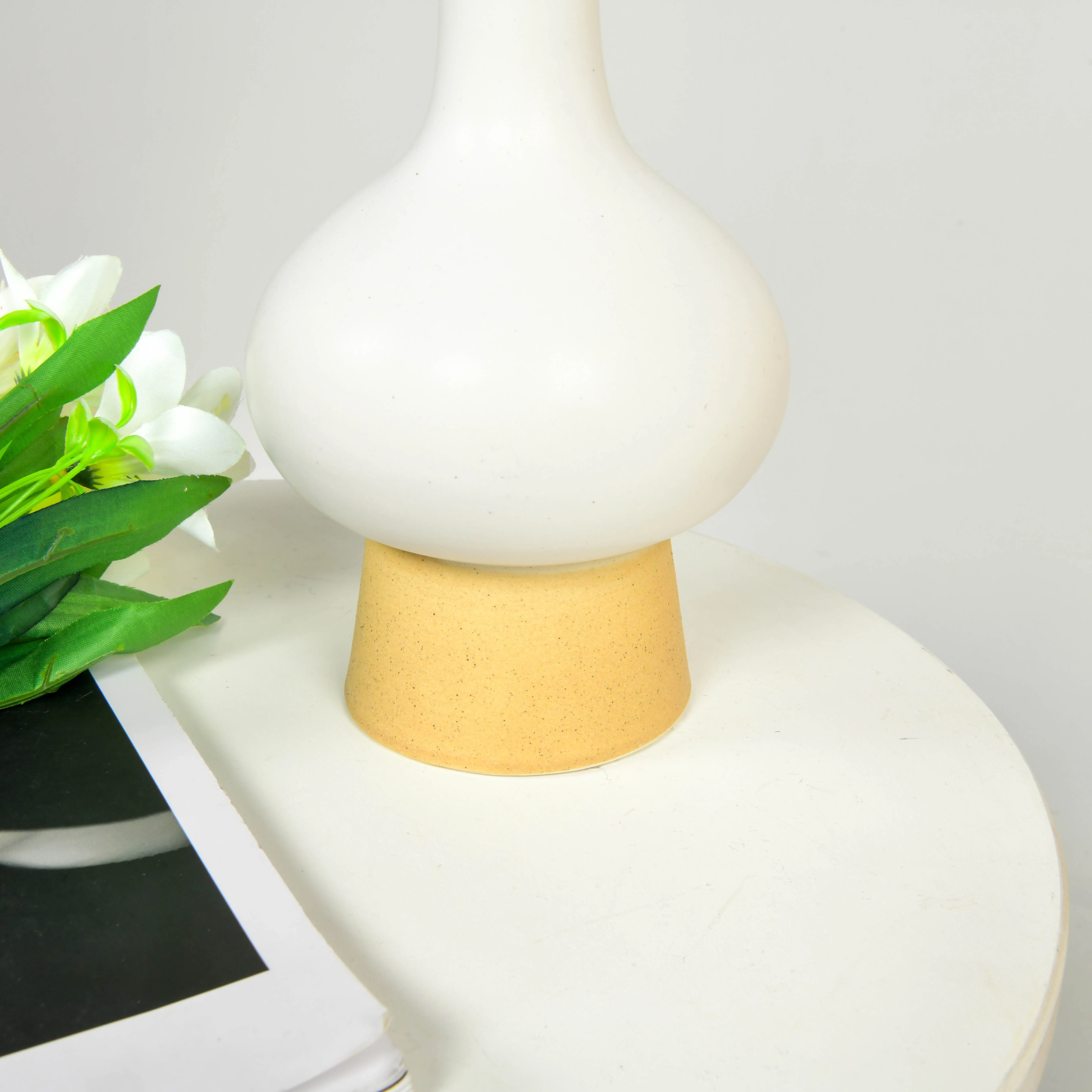 White Minimalist Modern Decorative  Vase for Living Room and Interior Decoration Tabletop Decorating Vases