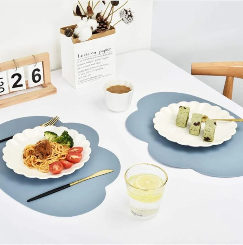 2021 Hot Selling Table Washable Woven Vinyl Placemats Non-Slip Heat Resistant Kitchen Table Mats Easy to Clean For Dining