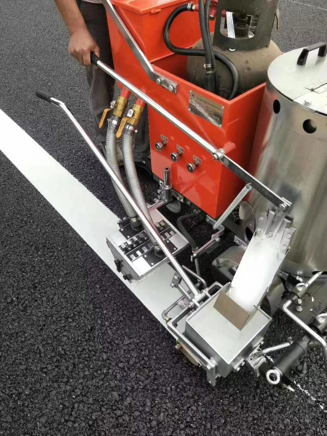 Capacity 100kg Hand propelled thermoplastic road line marking machine for road marking