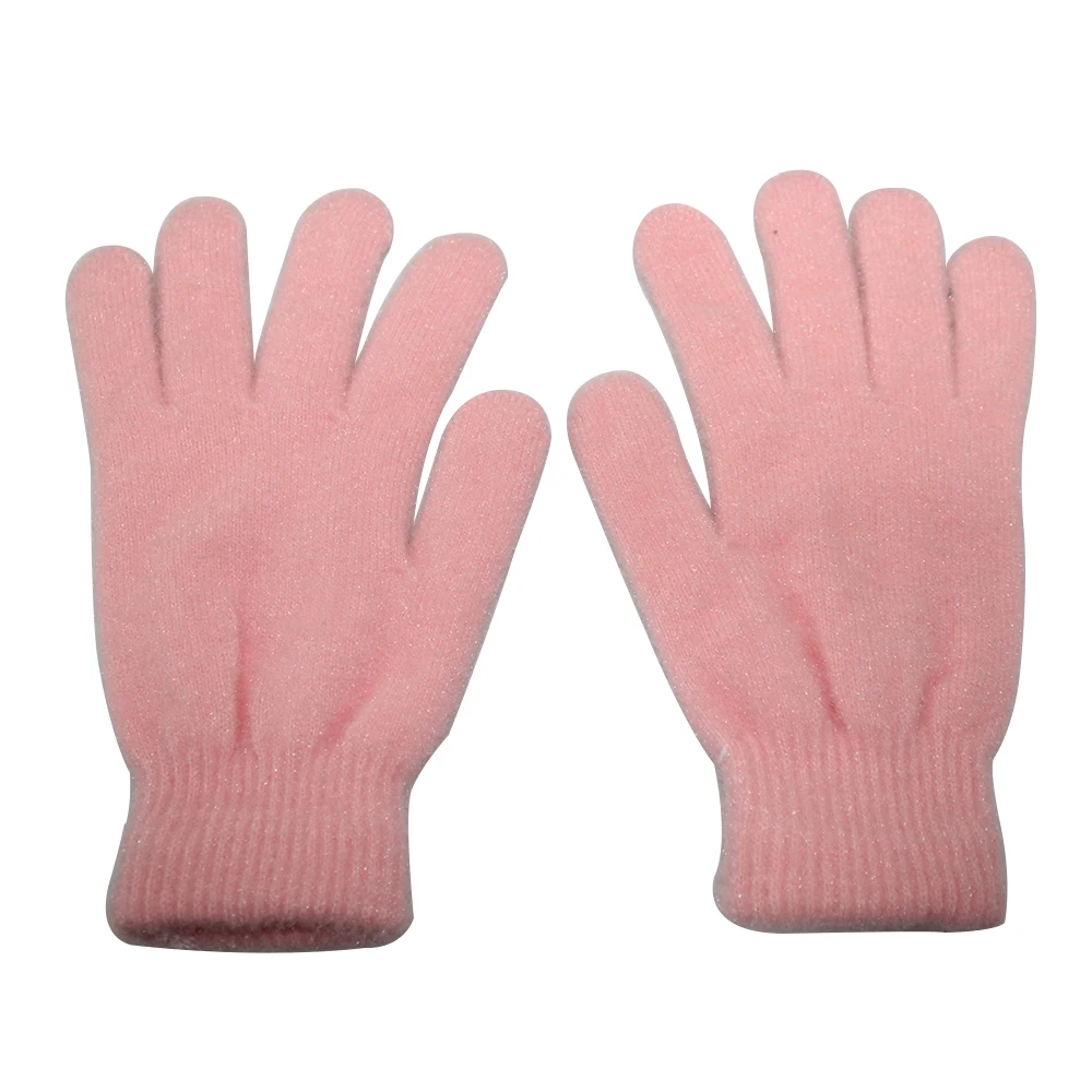 Plush gloves are added in winter to keep warm and elastic for outdoor sports