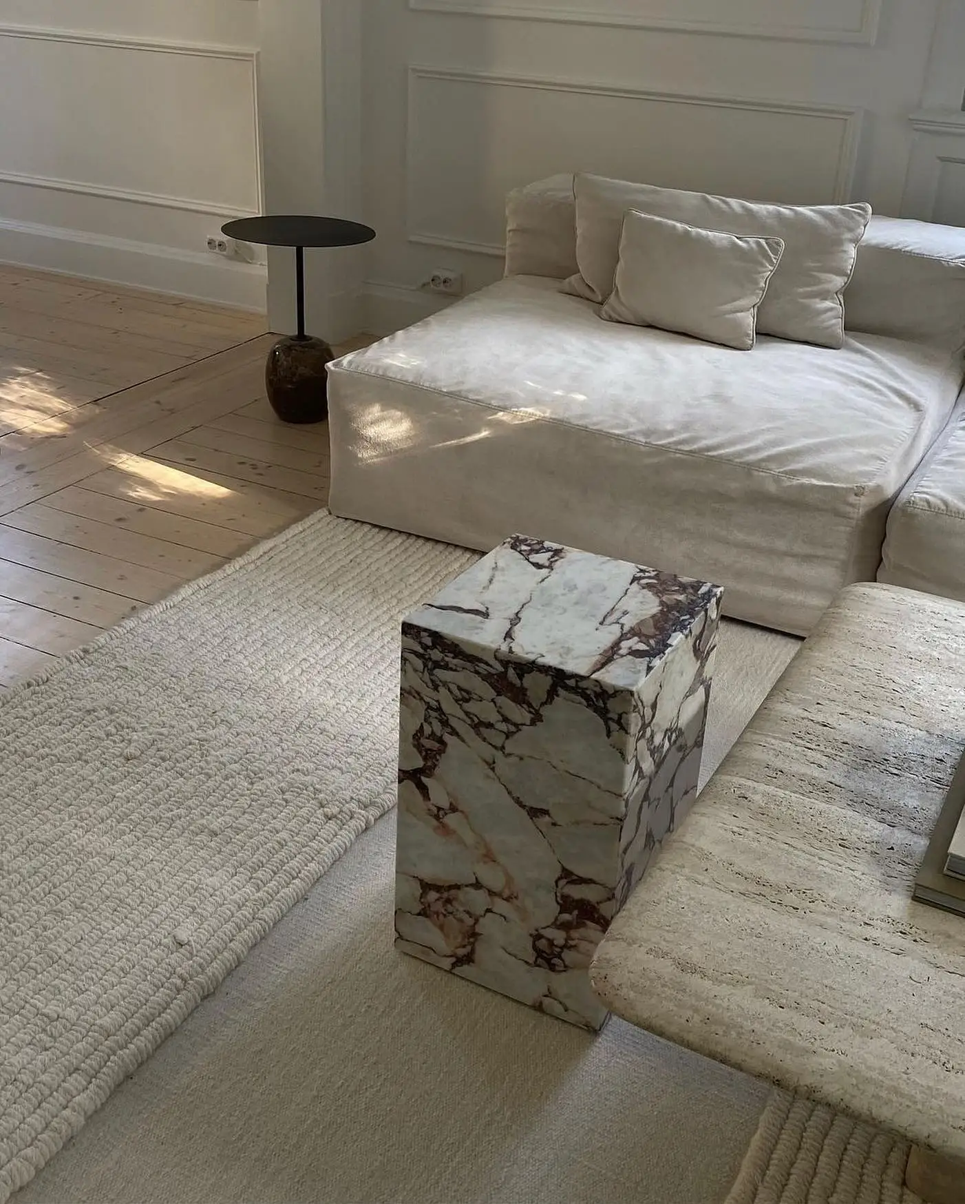 Hotel Marble Plinth Stone Side Table Italian Calacatta Viola Marble Coffee Table