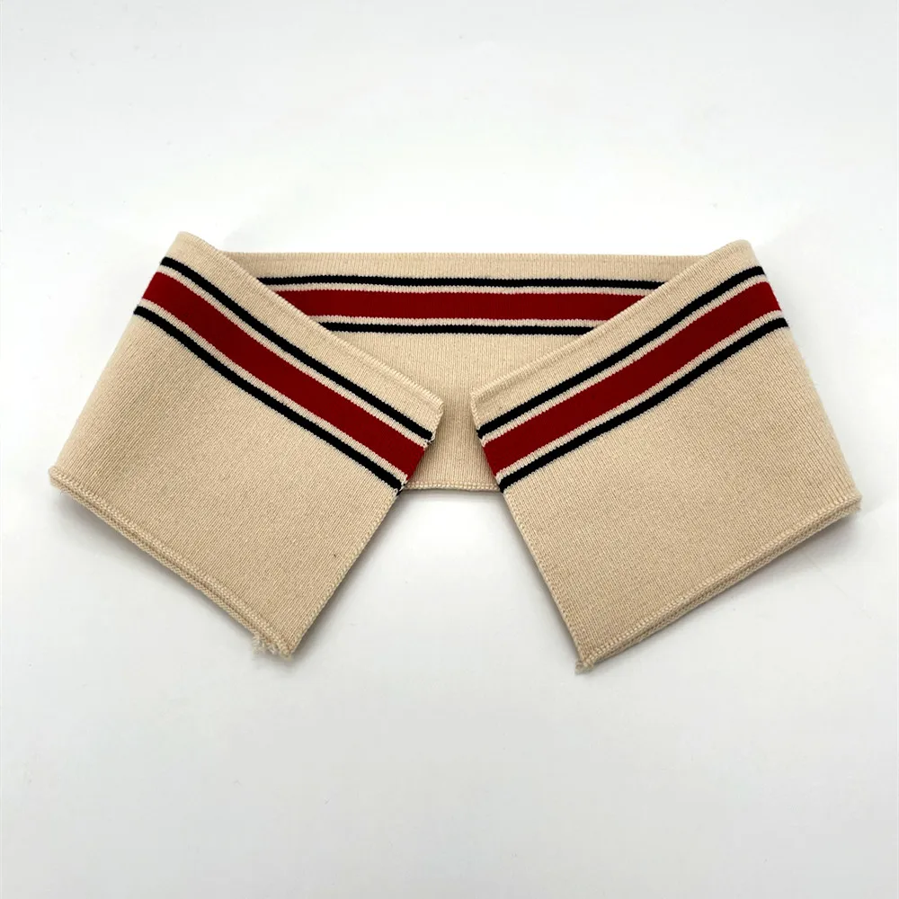 1x1 Плоская трикотажная футболка в рубчик, вырез горловины, воротник поло с наполнителем в рубчик и твердая ткань в рубчик