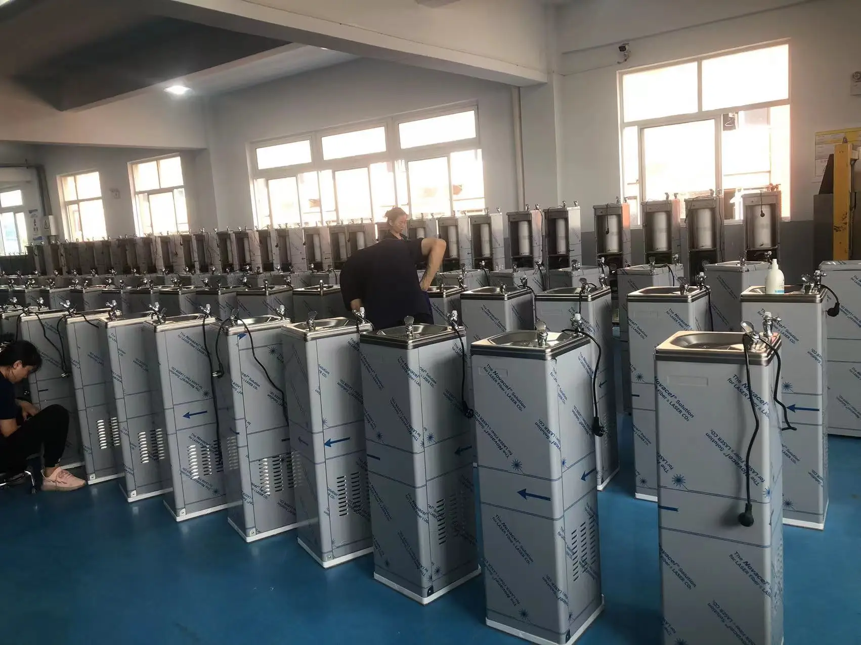 Vertical brushed  indoor water purifier  SS304  fountain water dispenser hot cold water commercial