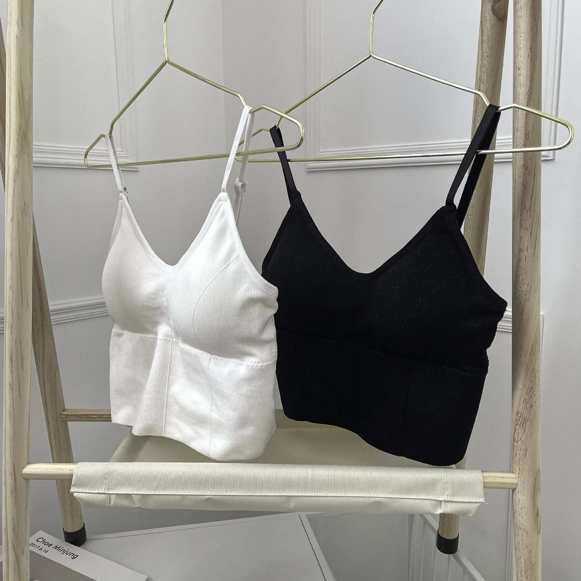 Wholesale Seamless Girls Ribbed Cross Back Underwear Wireless Sport Tube Top One Piece Removable Chest Padded Bra