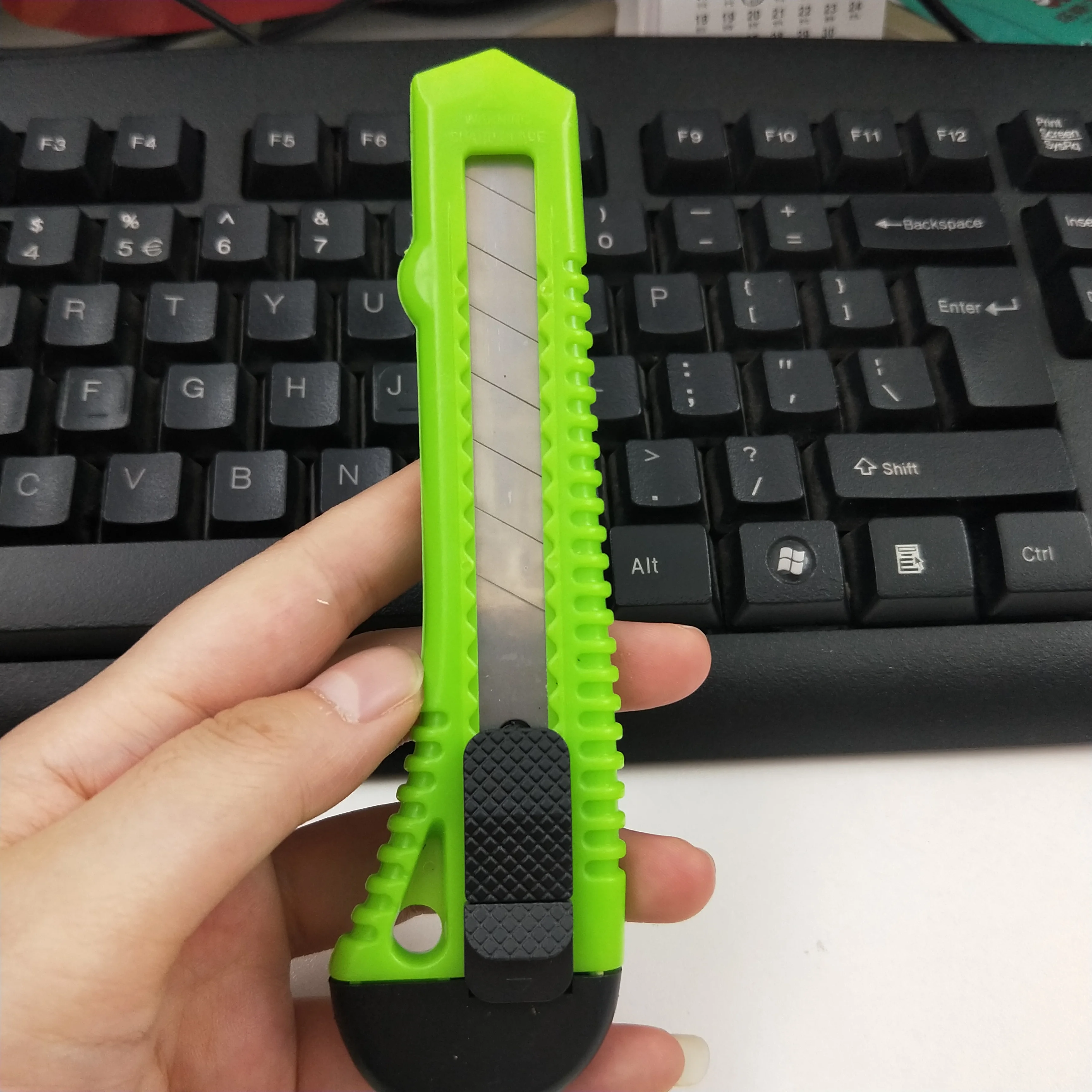 Lockable Pusher 18MM Plastic Cutter Knife Factory