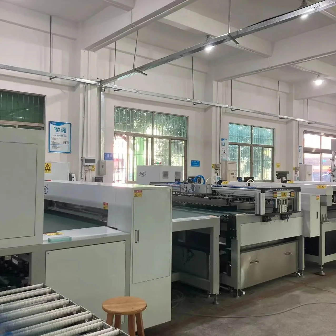 Multi cutters automatic glass loading cutting breaking and sloting line