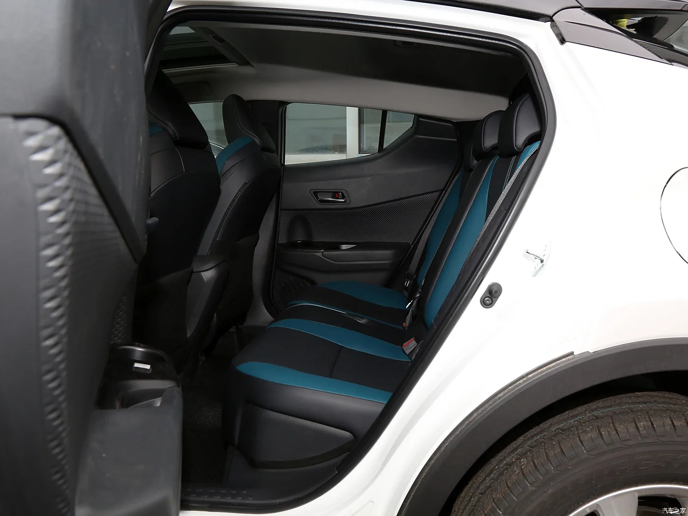 0km used Toyota IZOA 2023 Dual Engine2.0L Yixuan Version 5-door 5-seater SUV hybrid on sale