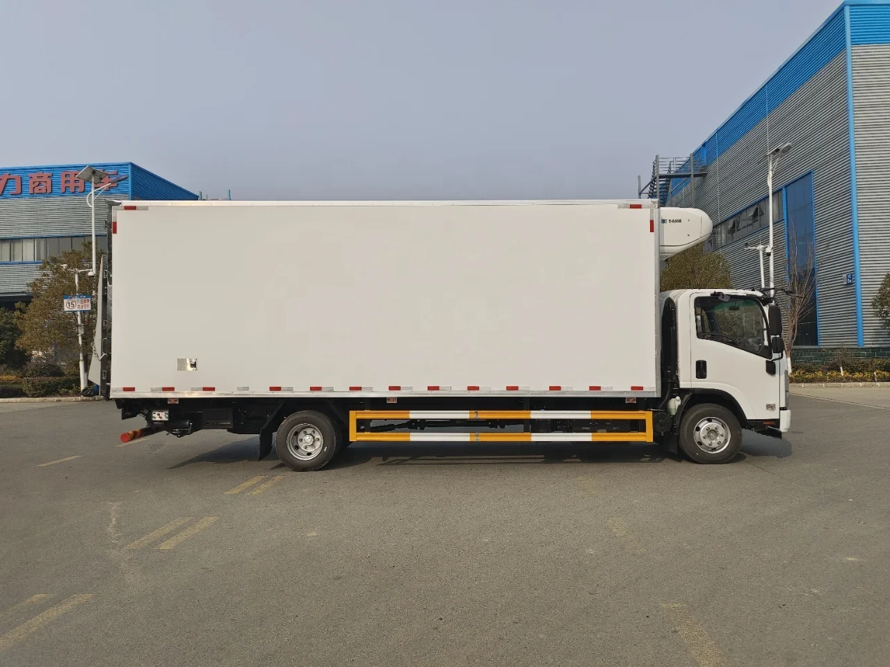8-10 tons new diesel refrigerated trucks fish transport refrigerator truck