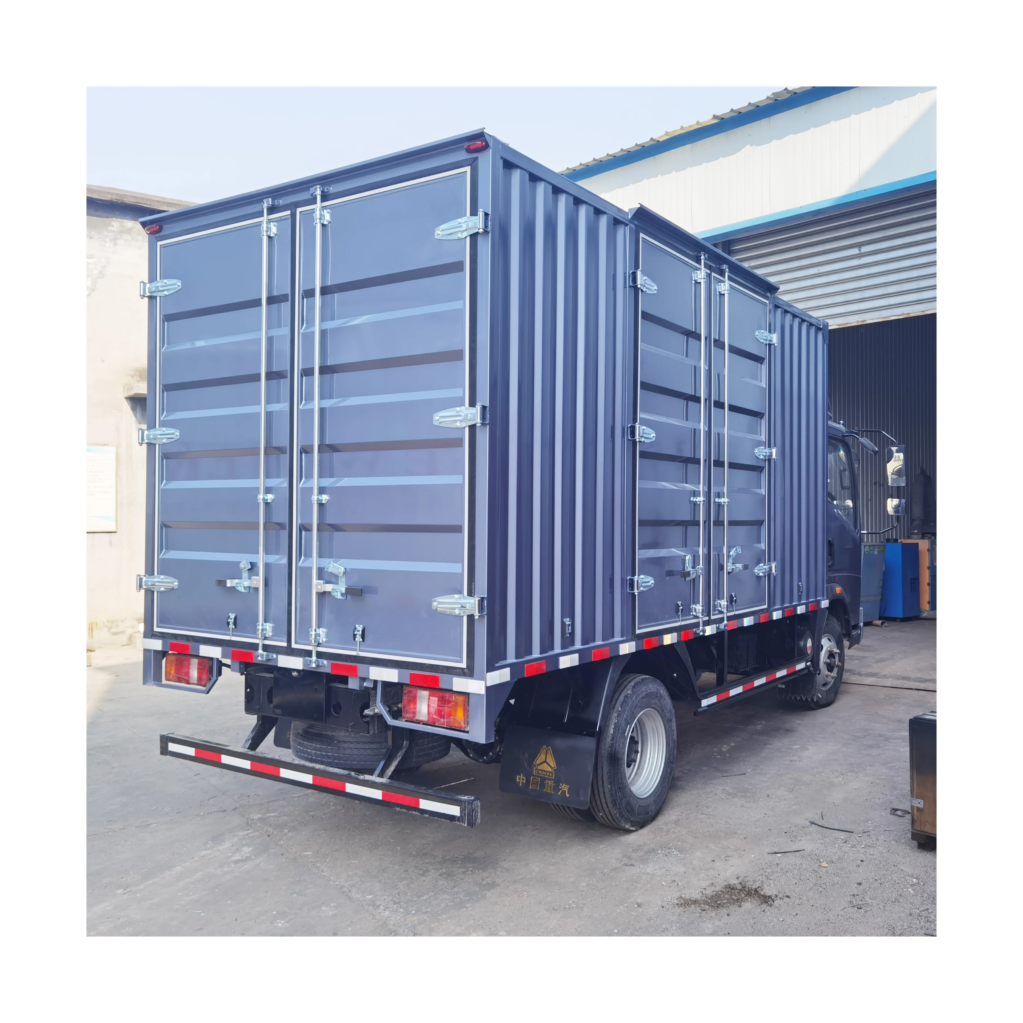 Factory Price Totally enclosed 4X2 Container Truck Small Mini Used Van Cargo Truck for sale