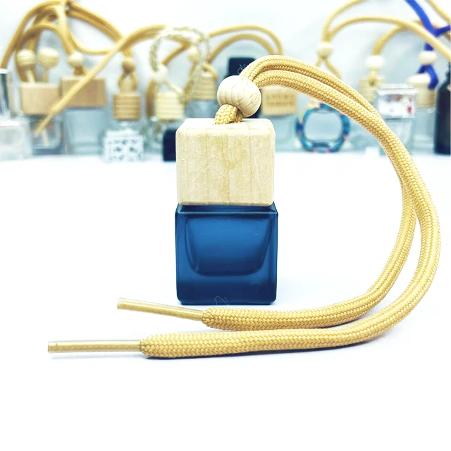 Car Hanging Perfume Glass Bottles Refillable Car Essential Oil Diffuser Thick Square Glass Perfume Pendant with wood lid for car