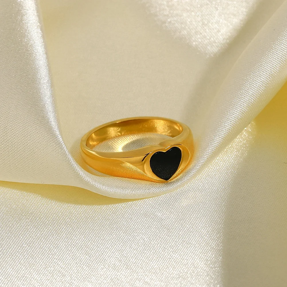 LOVEVANT Women 2022 Trendy Jewelry Statement 18K PVD Gold Plated Dainty Black White Shell Heart Rings Stainless Steel Rings