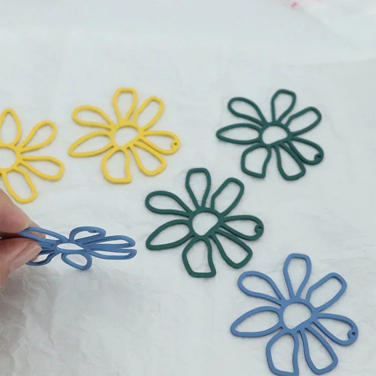 Оптовая продажа, большой цветок маргаритки, спрей-краска из сплава, аксессуары «сделай сам», красочный гипербол, полый цветок, подвески из сплава