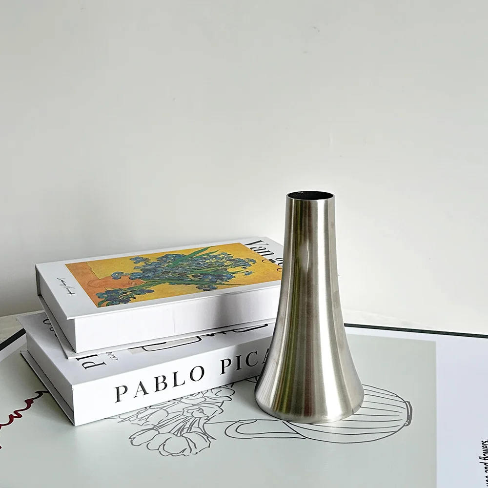 Factory Wholesale Customizable Stainless Steel Vase for Wedding With Modern Design Ideal for Elegant Floral Centerpieces