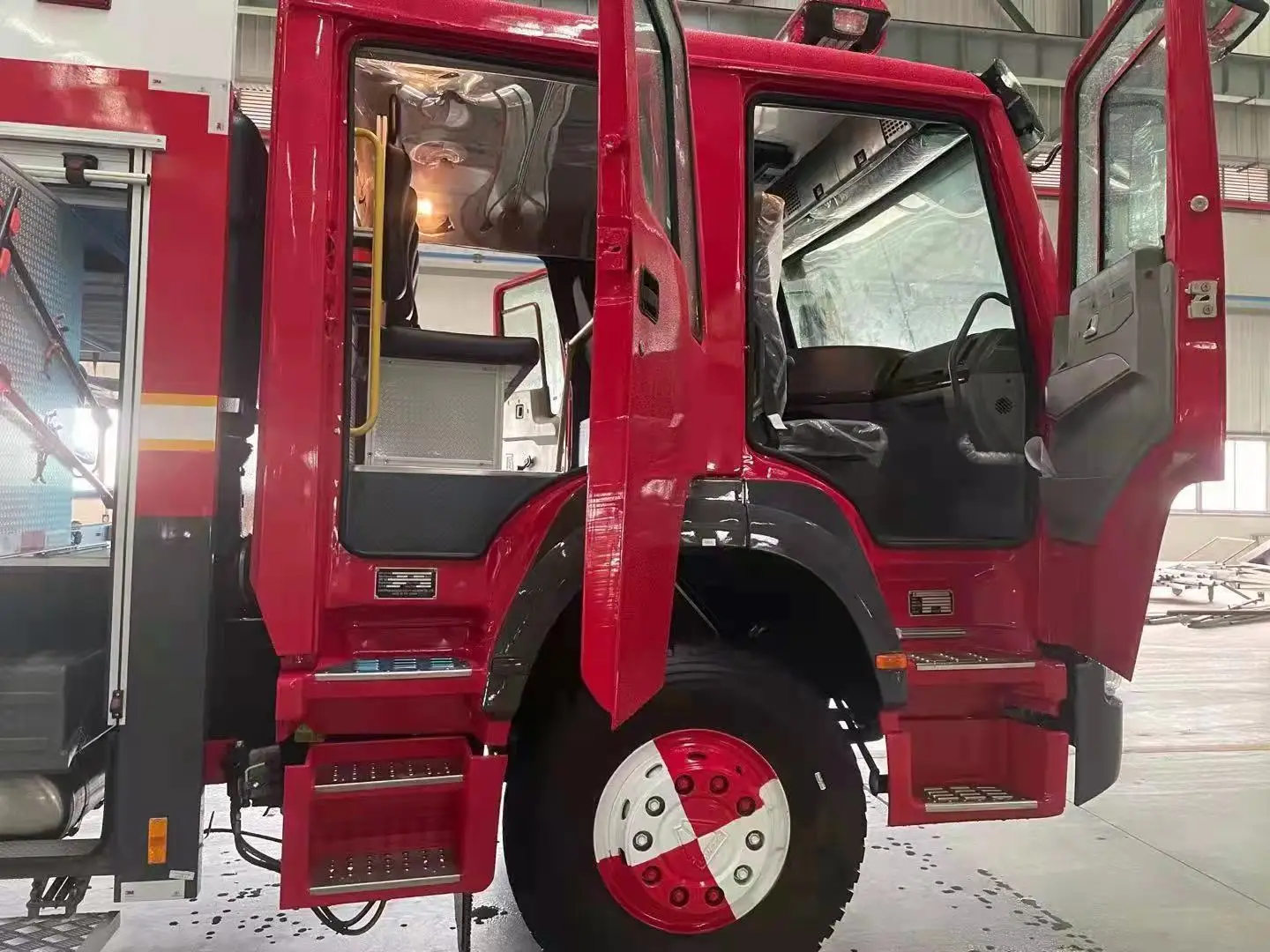 china low price 6x4 fire fighting truck for