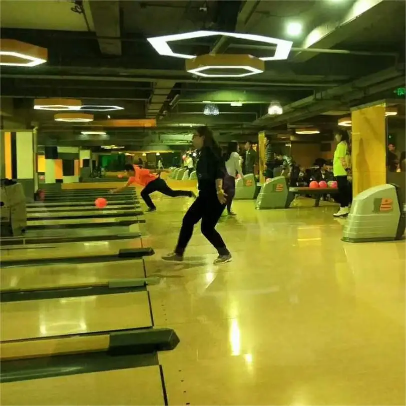 HOT Sale Bowling Lanes System Set Bowling Machine Customized Bowling Equipment for Amusement Park