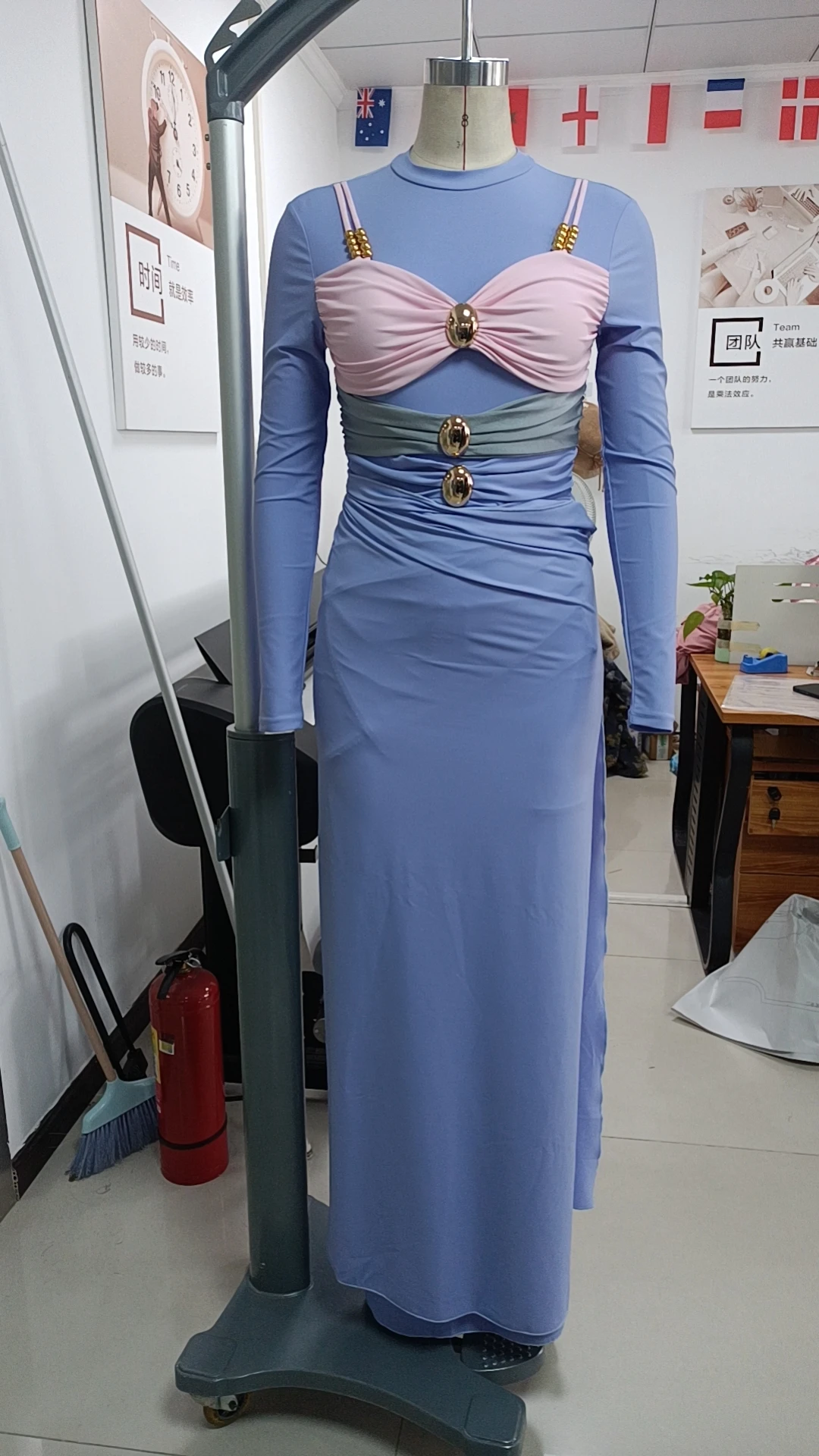 2024 New Color Block Cutout Shiny Texture One Piece Swimsuit and Sarong Vacation Swimwear Women Beachwear Bathing Suits