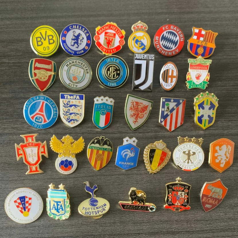 Good Stock Bronze & Iron Sports Souvenir Pins Enamel Football Teams & European Football Club Badges Metalicos Metal Sports Pins
