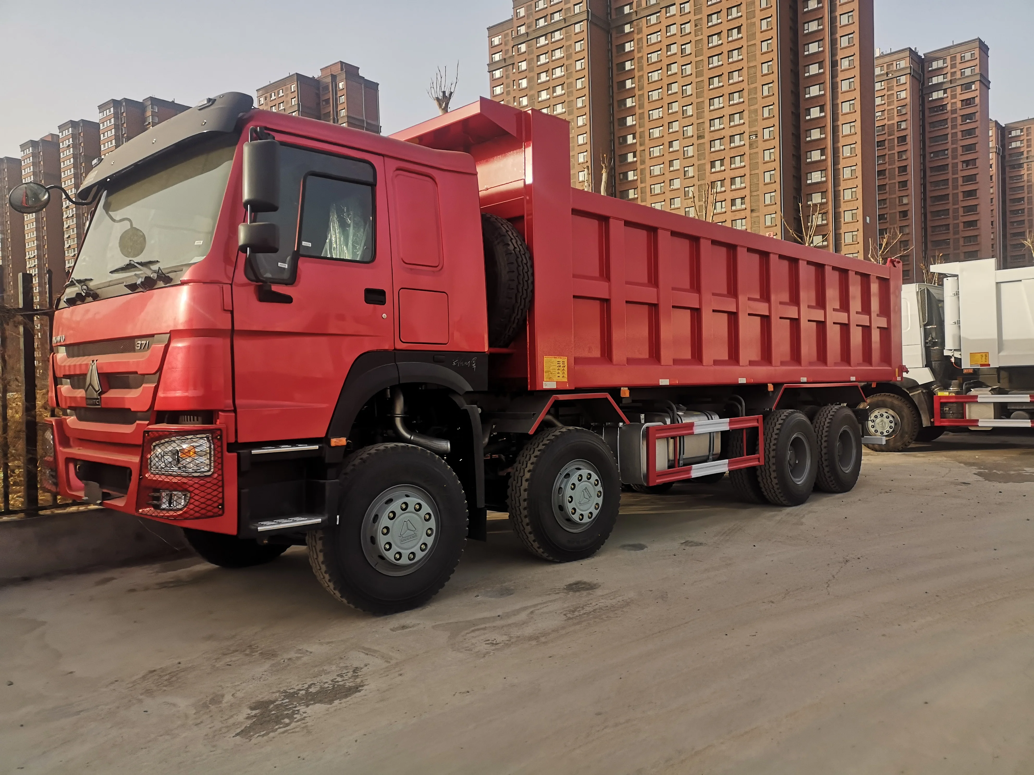 HW76 CABIN RIGHT HAND DRIVE DUMP TRUCK FOR SALE