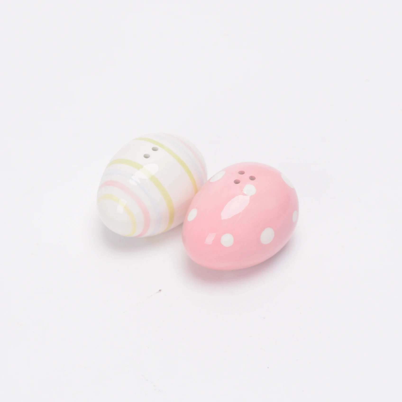 Easter egg salt and pepper shaker