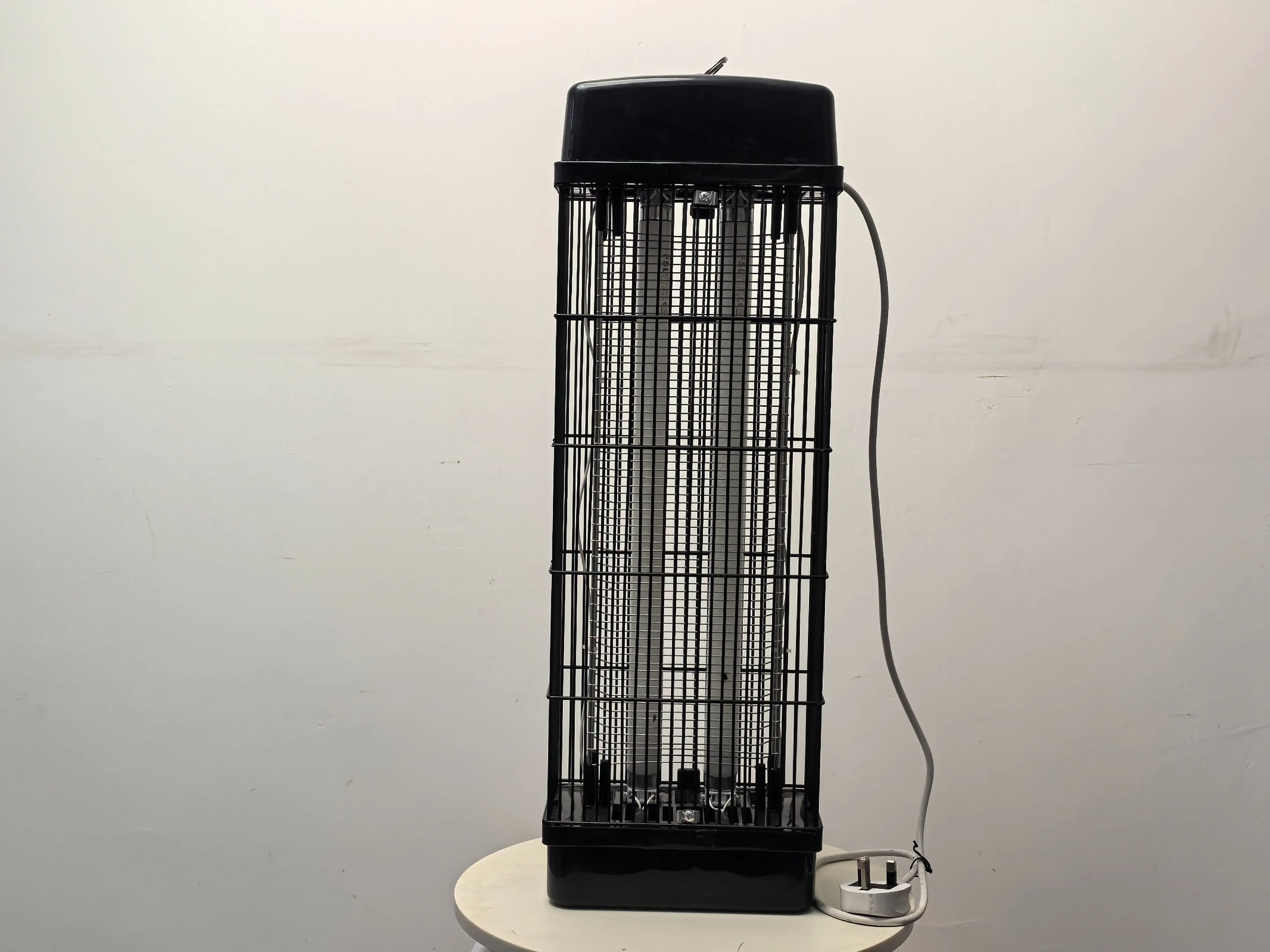 PL UAE hot selling Electronic Flying Insects killer bug zapper with  UV tubes attract and kill mosquito flies for pest control