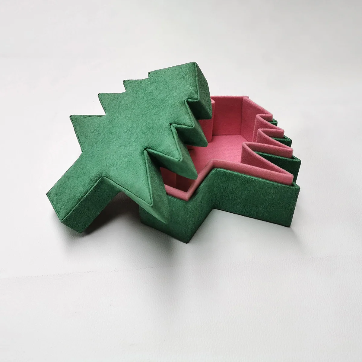 Fancy Christmas-Tree Shape Mini Velvet Chocolate Packaging Gift Box with Red Lining  for Snicker Chocolates