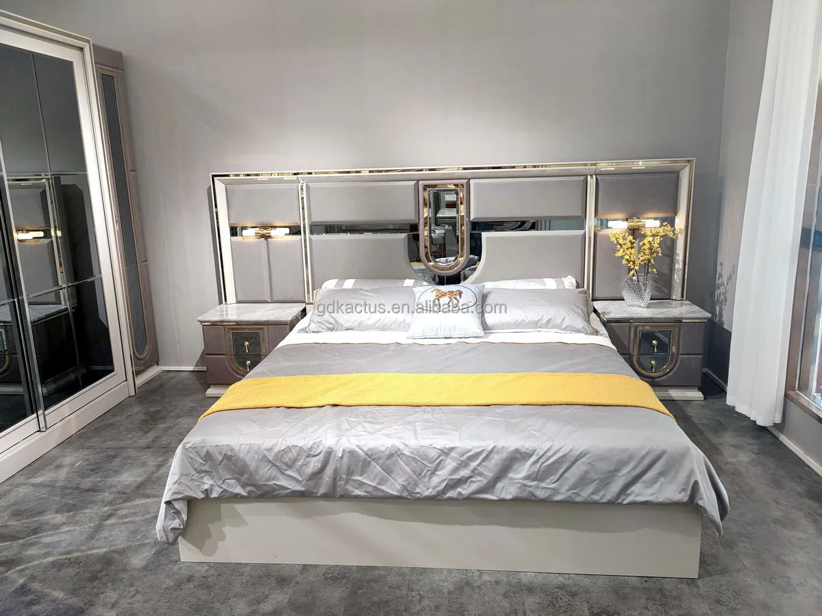 Golden color Luxury bedroom furniture set Royal king size carved double bedroom set bed