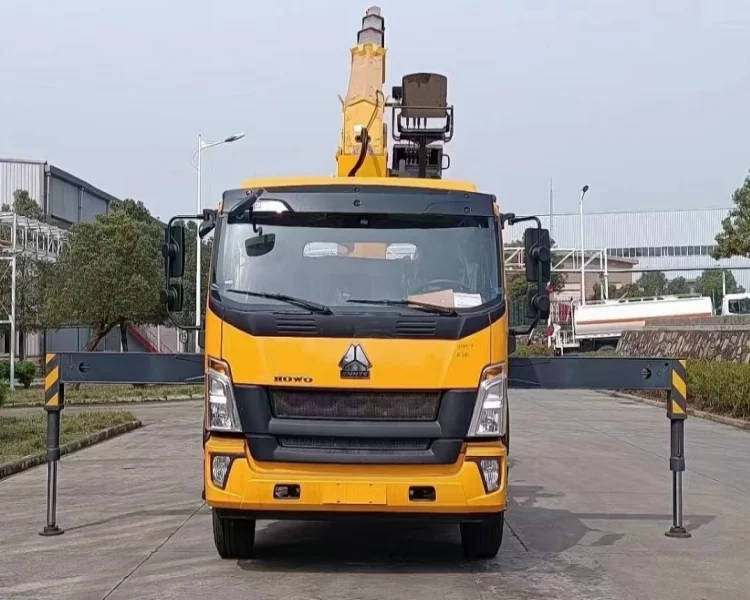 HOWO Rollback Trailers Are Equipped With Cranes Trailers That Can Tow, Pull and Lift Malfunctioning Vehicles