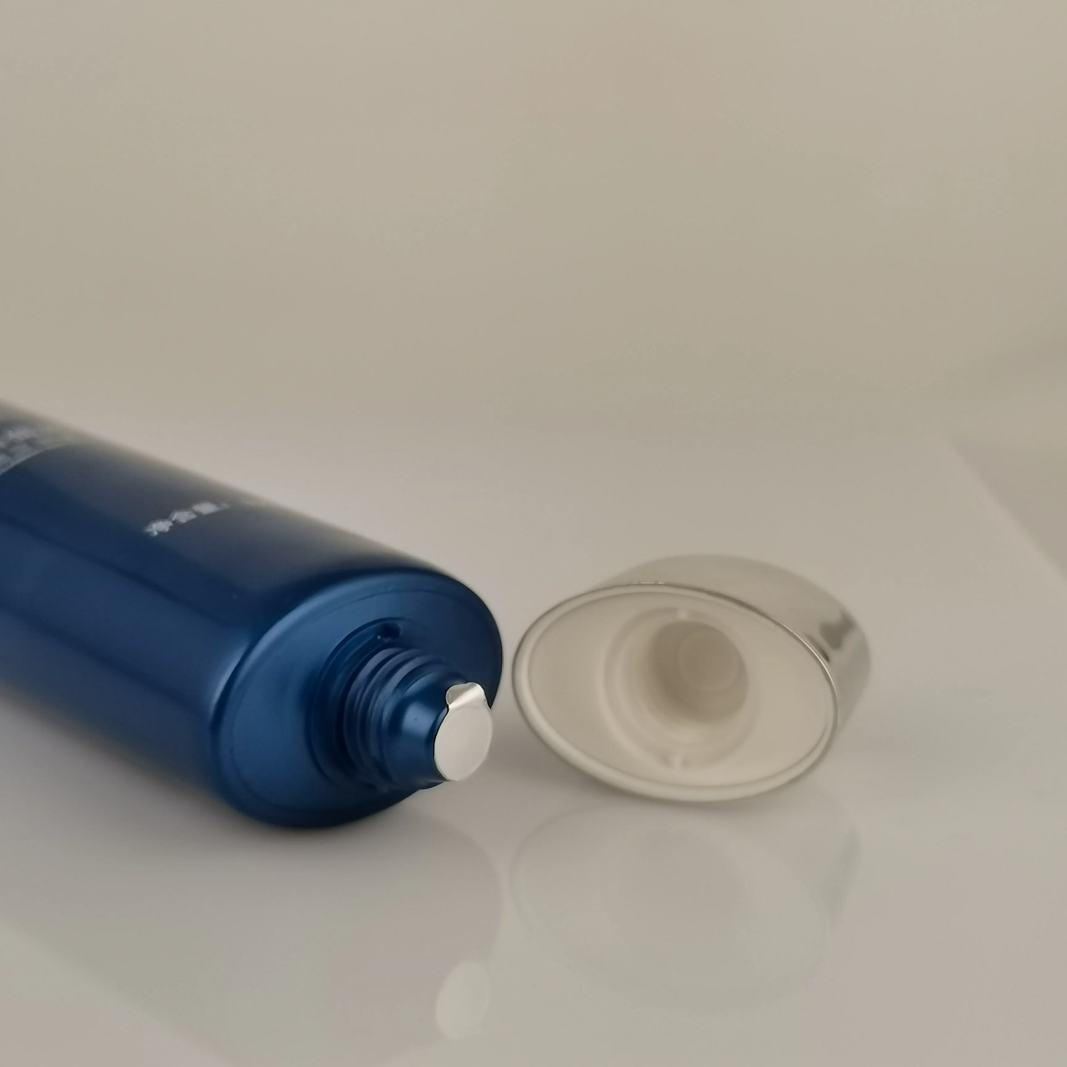 Manufacturer fashion Custom 100ml Oval Cosmetic Tubes for Skincare Packaging