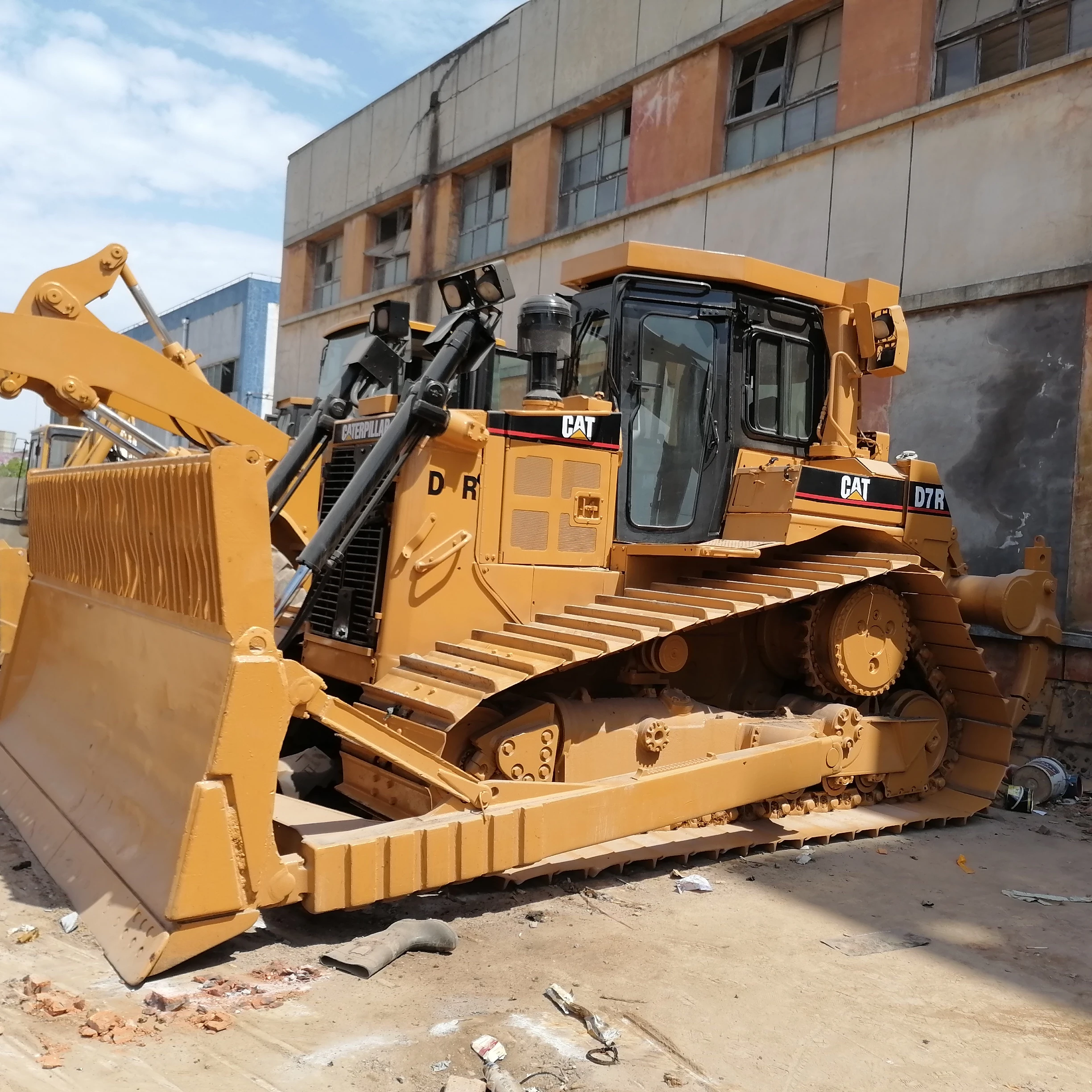 Good Price Caterpillar d7r used bulldozer for sale in Shanghai China, OriginalJapan bulldozer Cat d7r LGP
