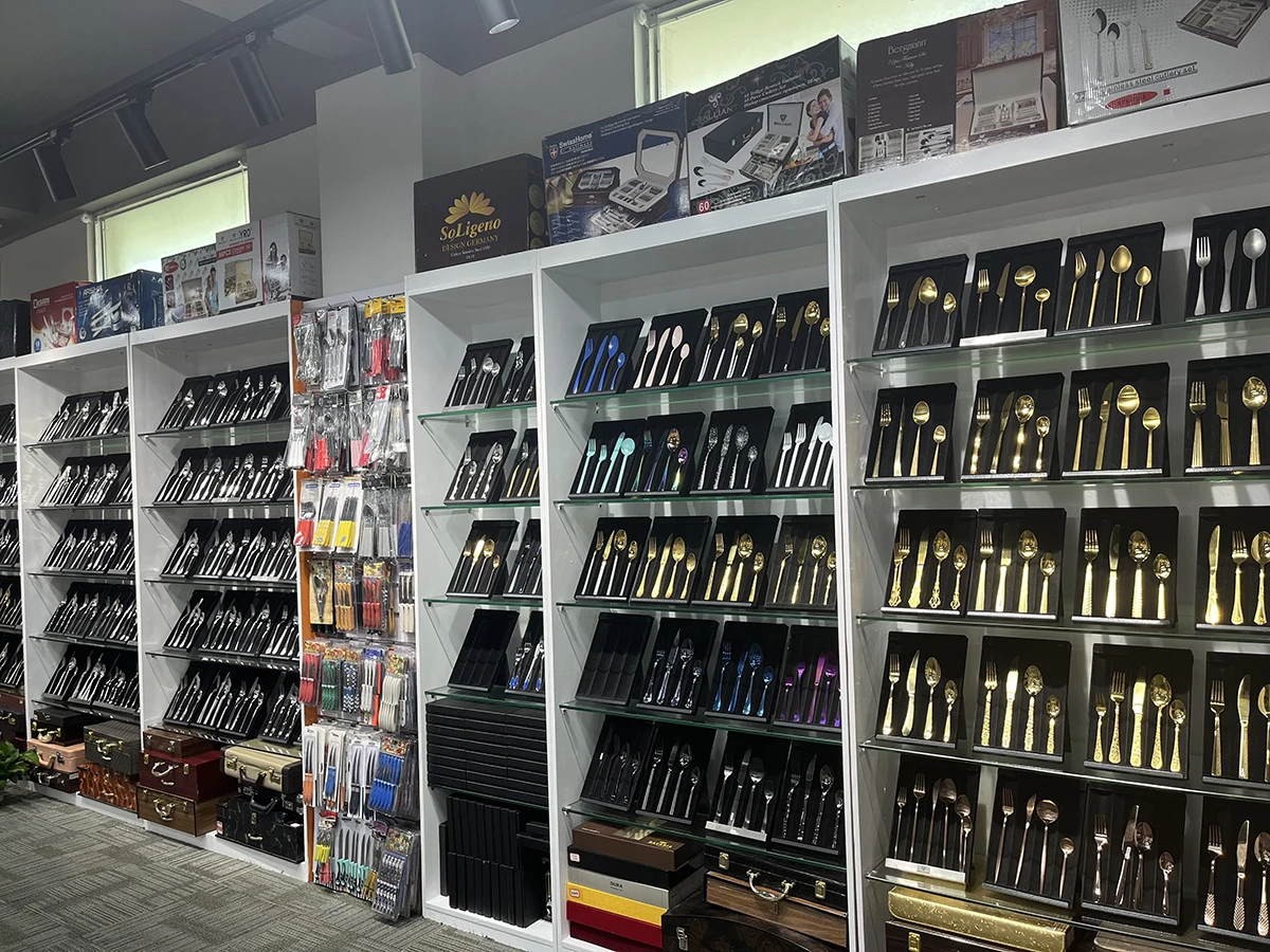 Hammered Wholesale Posuda Roman Design Flatware Stainless Steel Silverware Set Vintage Cutlery Sets