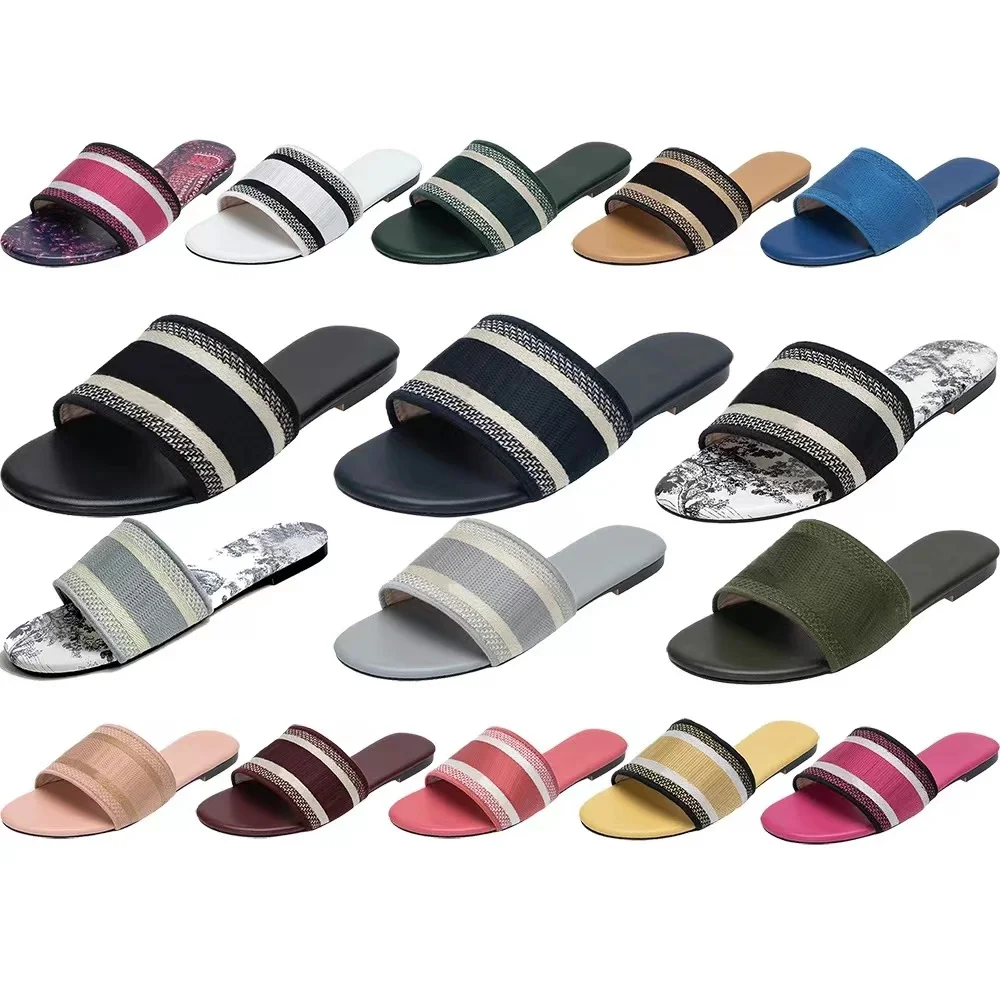 Женские летние шлепанцы с вышивкой