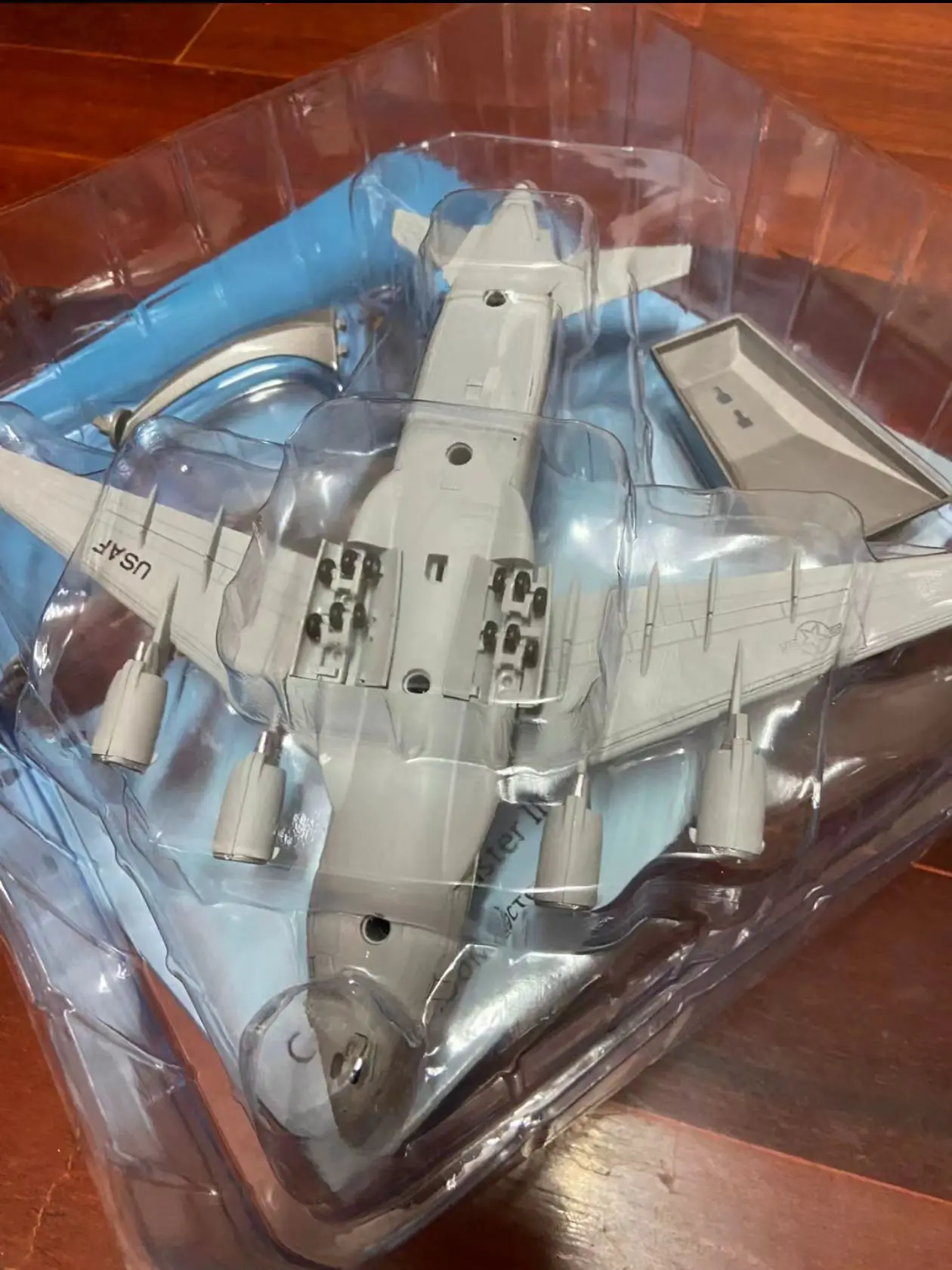 Souvenir Gifts 1:200 Scale 27cm American C-17 Globemaster Diecast Metal Alloy Aircraft Model with Landing Gear