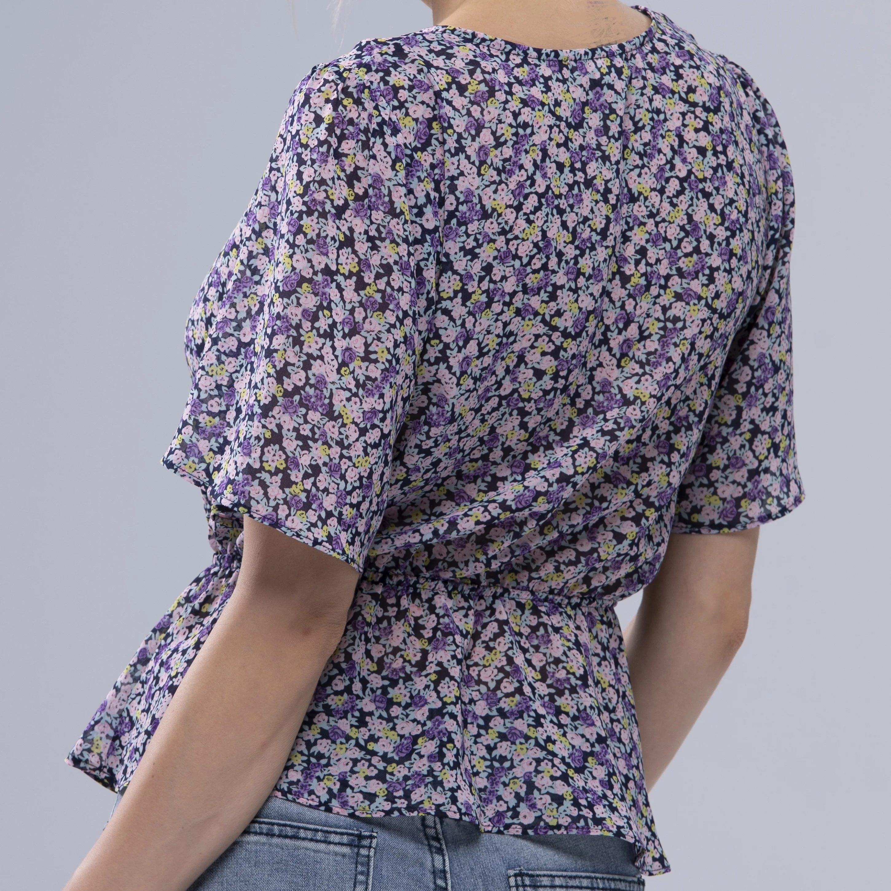 Женская одежда с эластичным поясом, летние повседневные облегающие элегантные блузки с коротким рукавом и цветочным принтом, топы