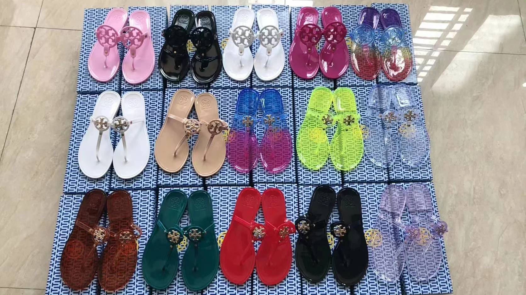Factory Direct Sell Cheap Comfy Brand Jelly PVC Flip Flops Shoes Jelly Flip Flops Wholesale for Women