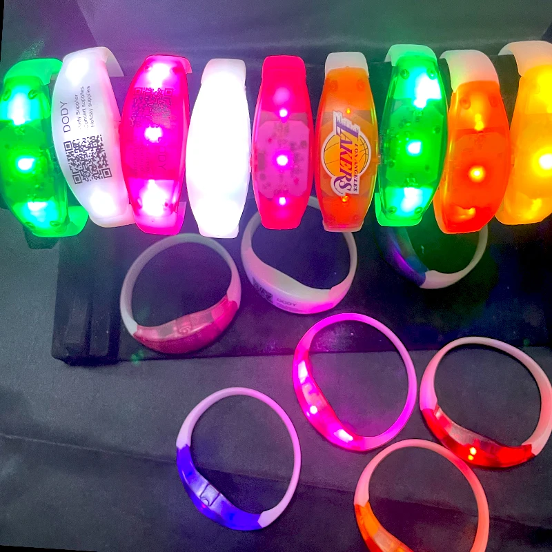 Factory Light Wristbands for Events Sound Activated LED Bracelet Purple LED Flashing Remote Controlled Bracelet Rechargeable