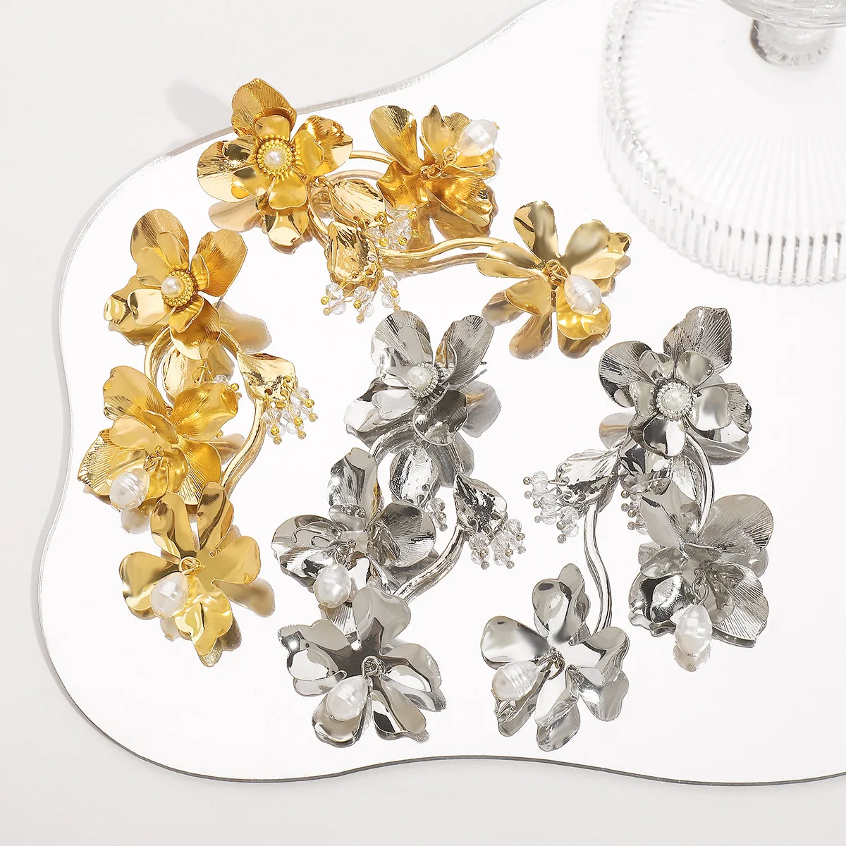 Wholesale Exaggerated Long Tassel Flower Earrings Metal Iron Sheet Pearl Inlaid Earrings Women Fine Jewelry Accessories