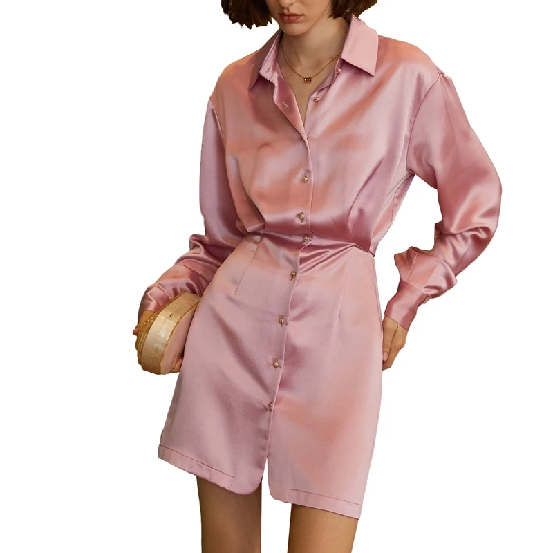 Женское атласное платье-рубашка с длинным рукавом и высокой талией