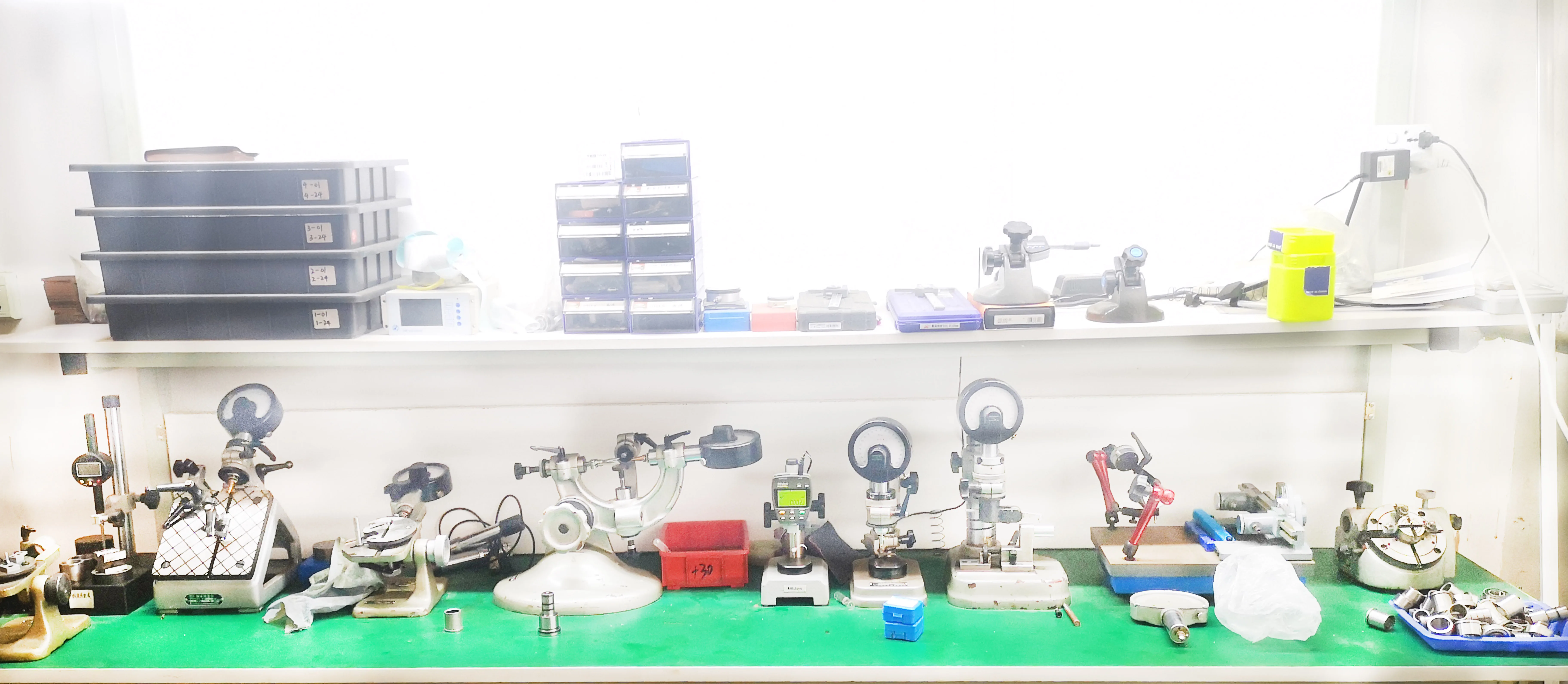 \tProfessional specifications of self-aligning roller bearings  .