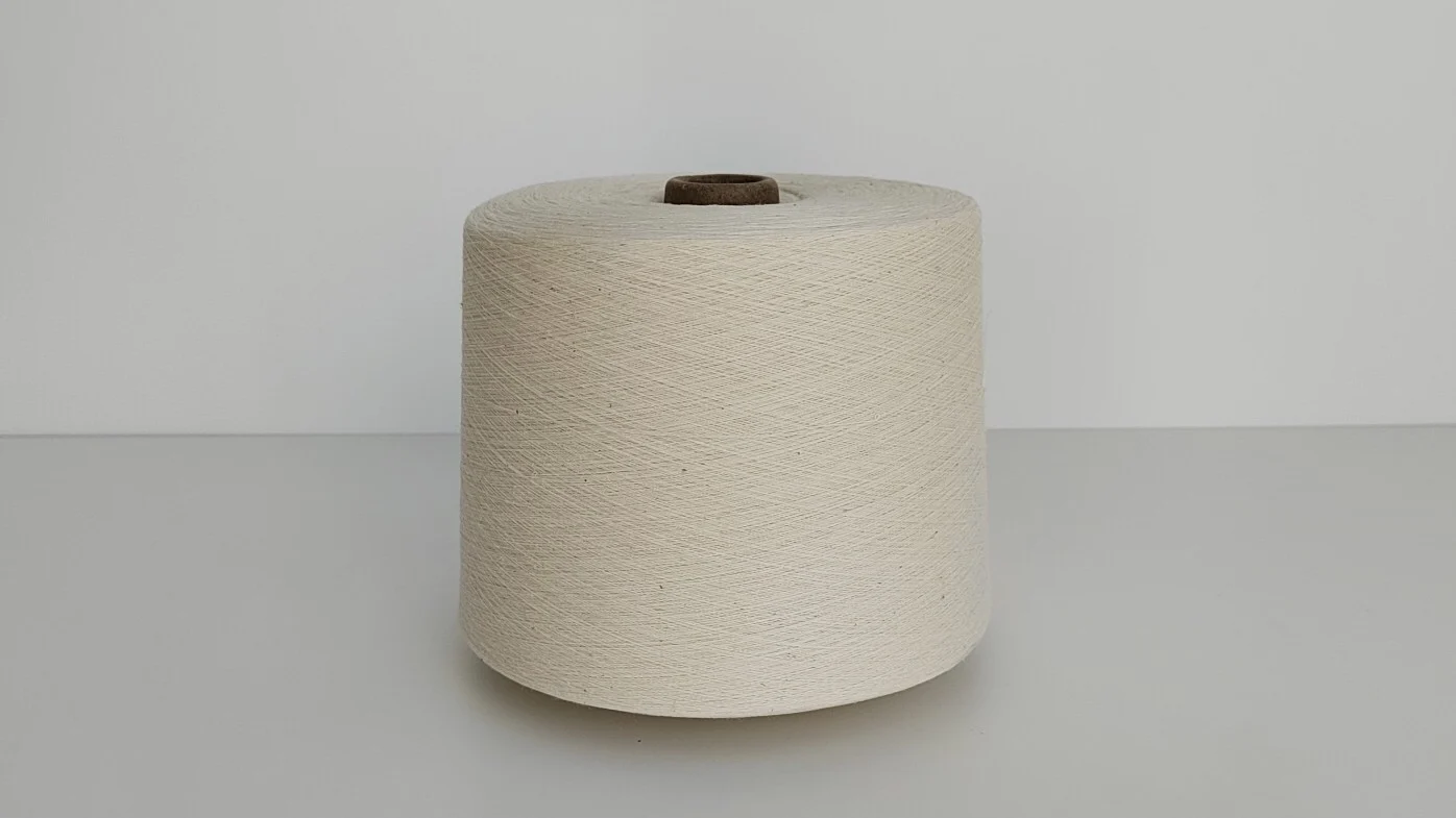 Ne21/1 30% hemp 70% combed organic cotton blended yarn hemp siro compact spun yarn for knitting and weaving fabric soft yarn