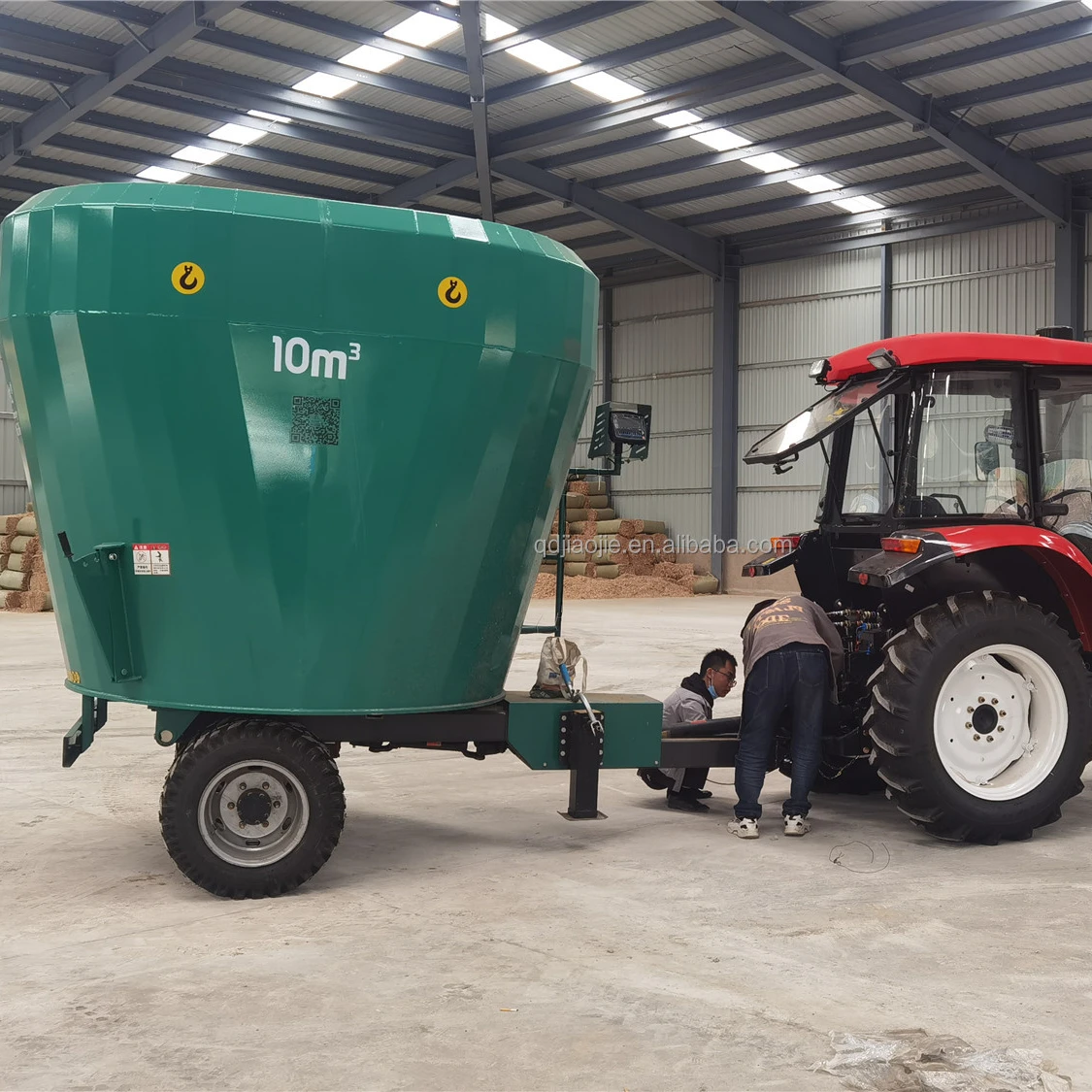 Farm machinery dairy farming tmr cow feed mixer truck for sale