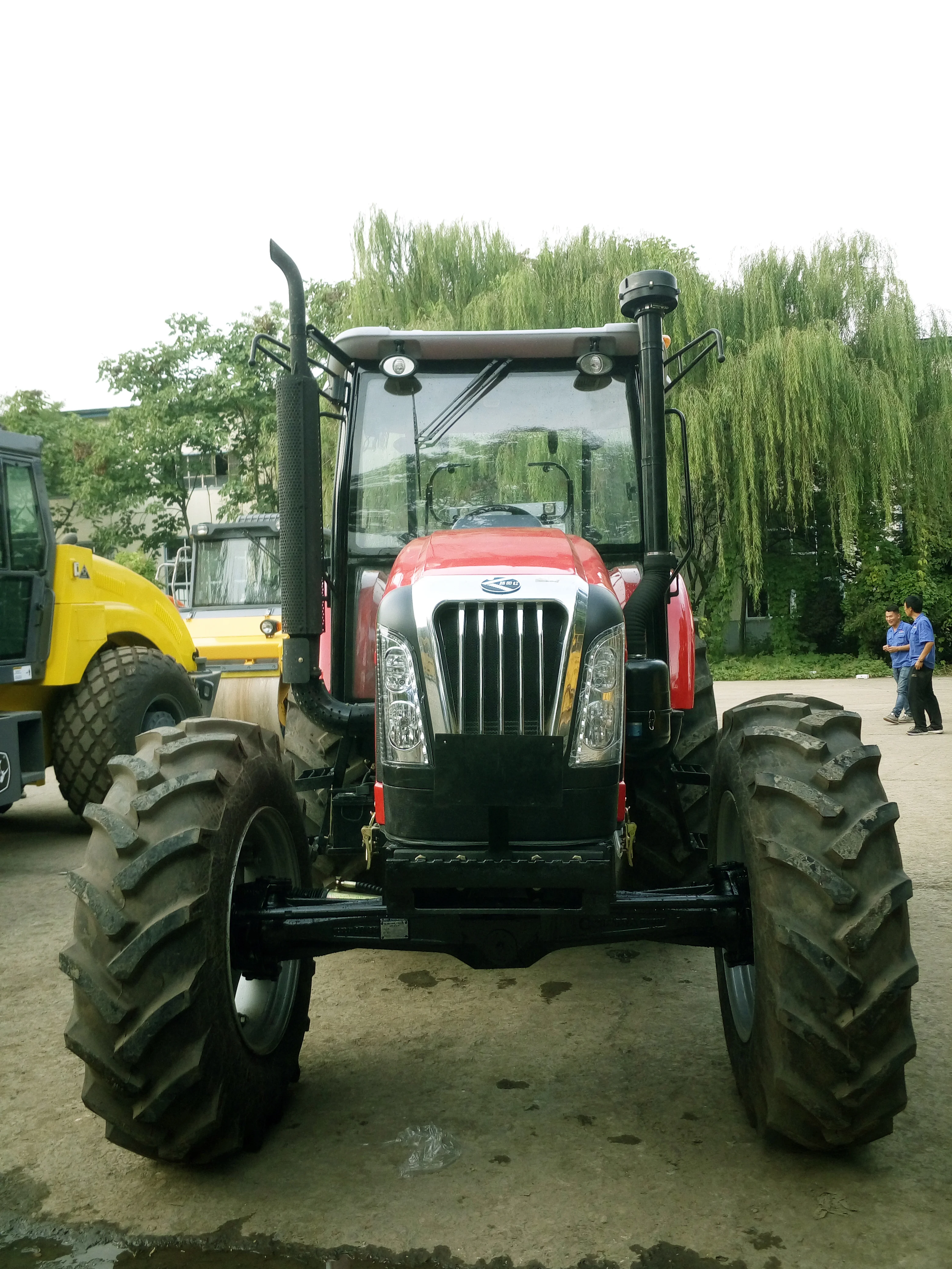 LUTONG 130HP LT1304 4WD низкая цена фермы мини лужайки сельскохозяйственные тракторы и оборудование
